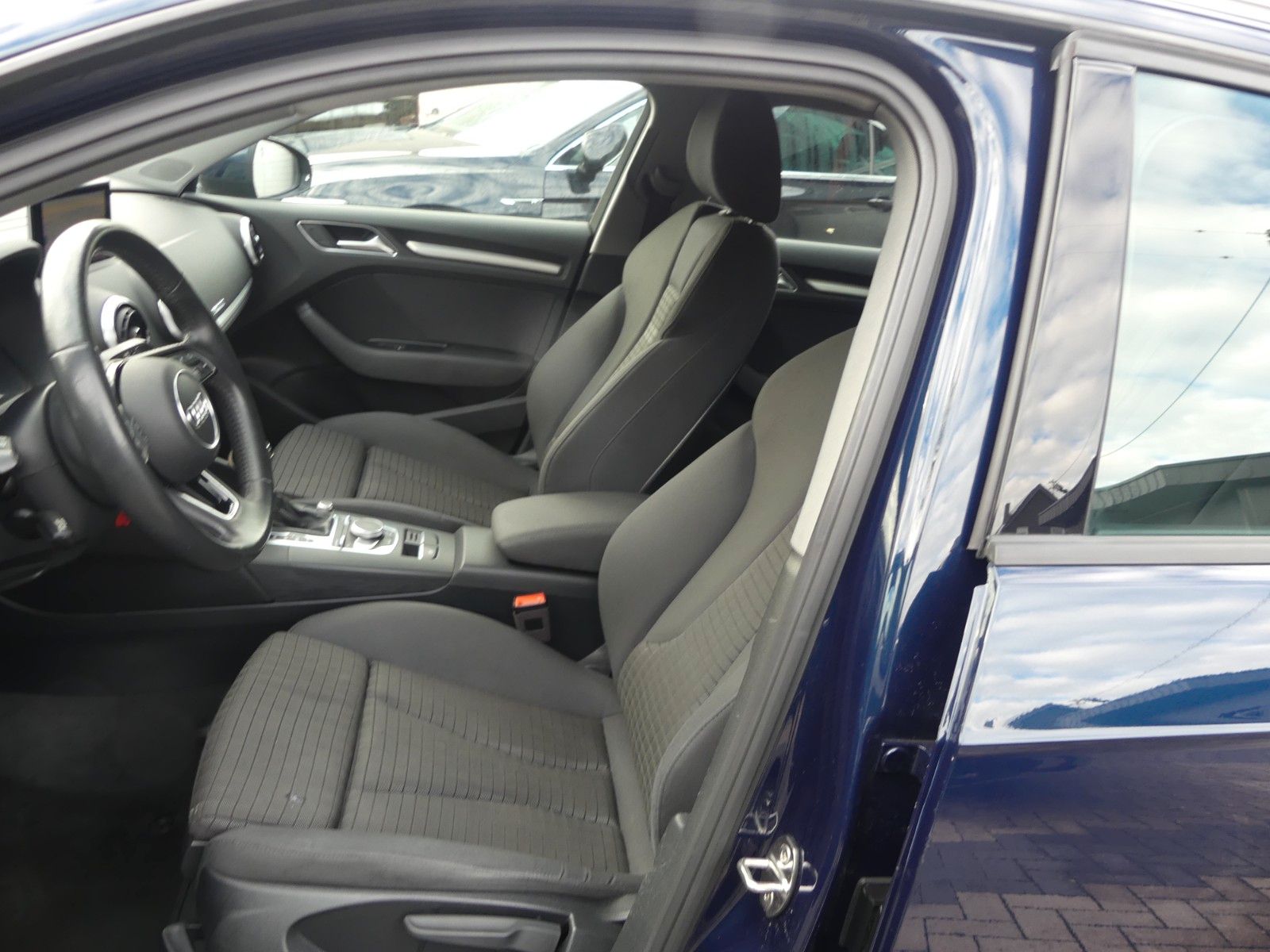 Fahrzeugabbildung Audi A3 Sportback sport Aut. Navi SHZ Garantie 2026
