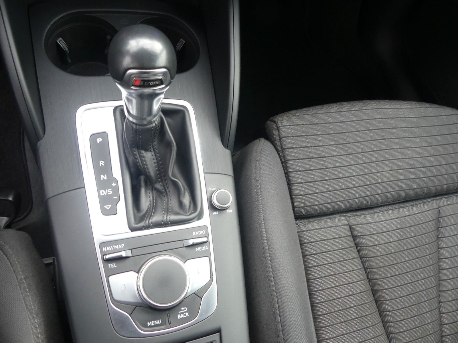 Fahrzeugabbildung Audi A3 Sportback sport Aut. Navi SHZ Garantie 2026