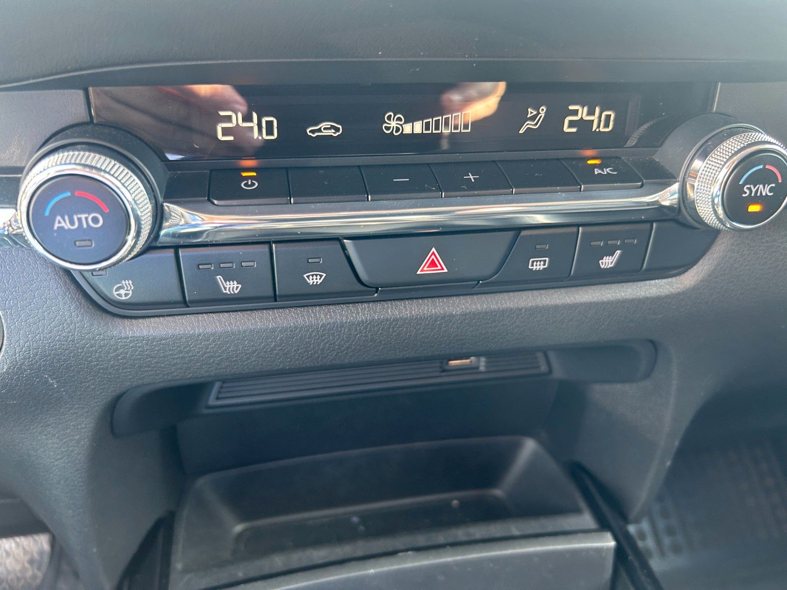 Fahrzeugabbildung Mazda CX-30 Selection AWD mit AHK