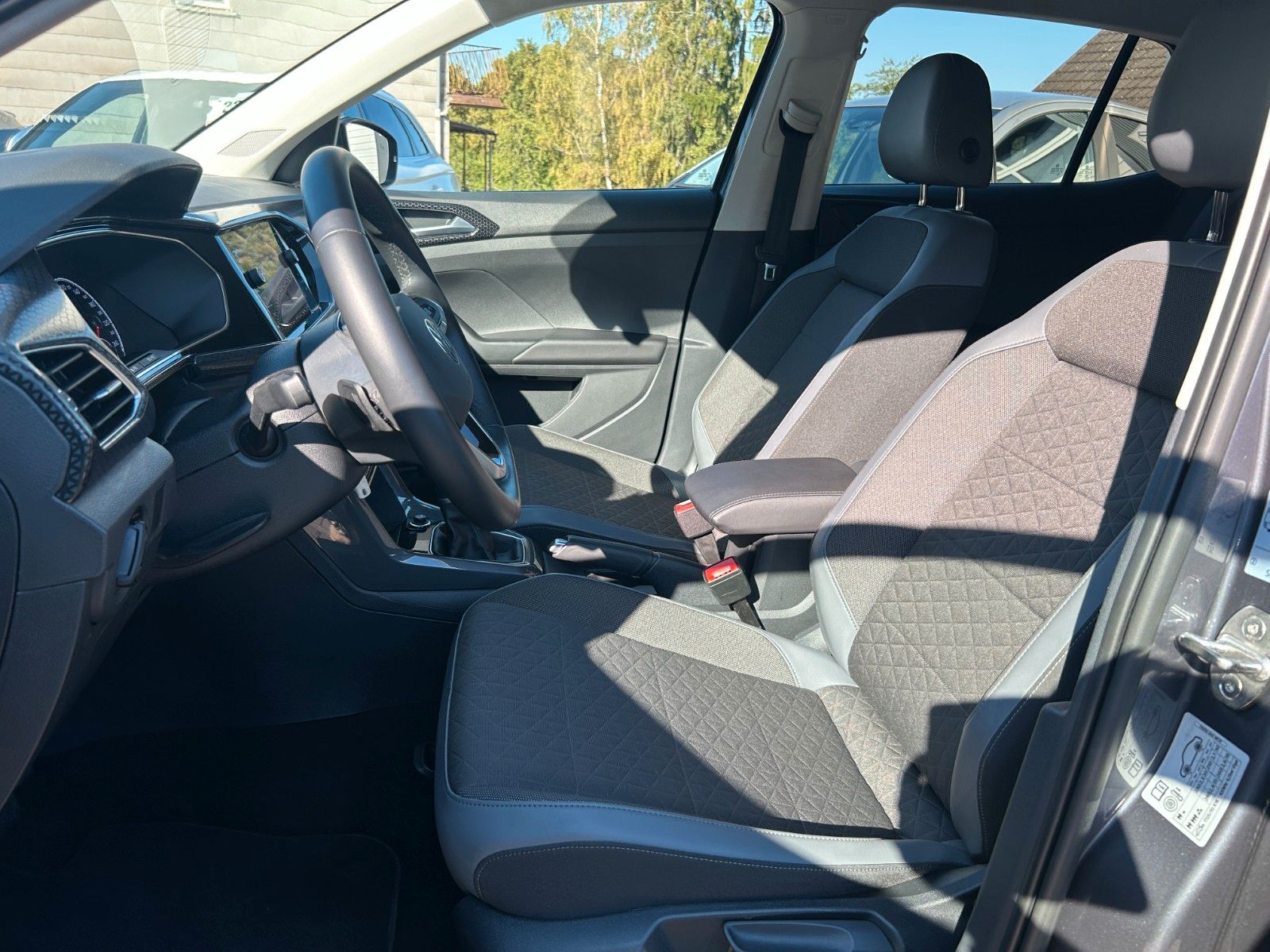 Fahrzeugabbildung Volkswagen T-Cross Life 1,5 TFSI