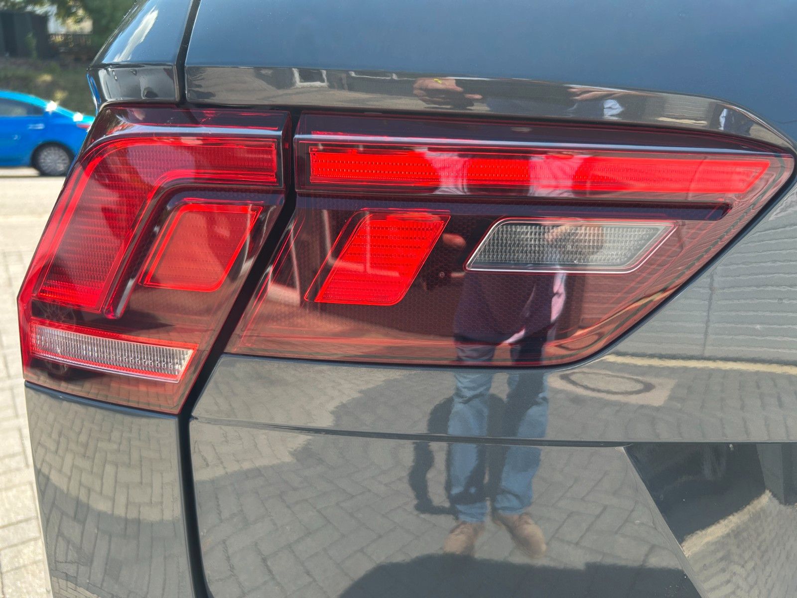 Fahrzeugabbildung Volkswagen Tiguan R-Line  Standheizung AHK