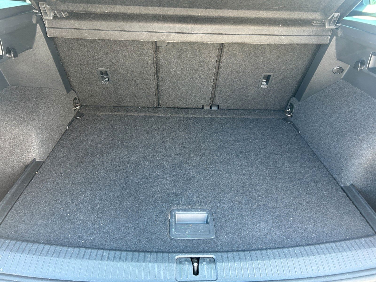Fahrzeugabbildung Volkswagen Tiguan R-Line  Standheizung AHK