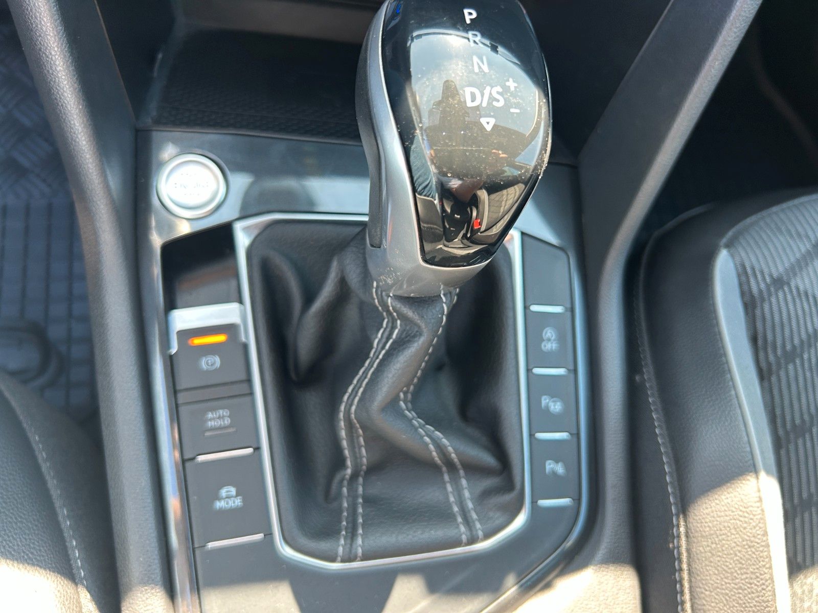 Fahrzeugabbildung Volkswagen Tiguan R-Line  Standheizung AHK