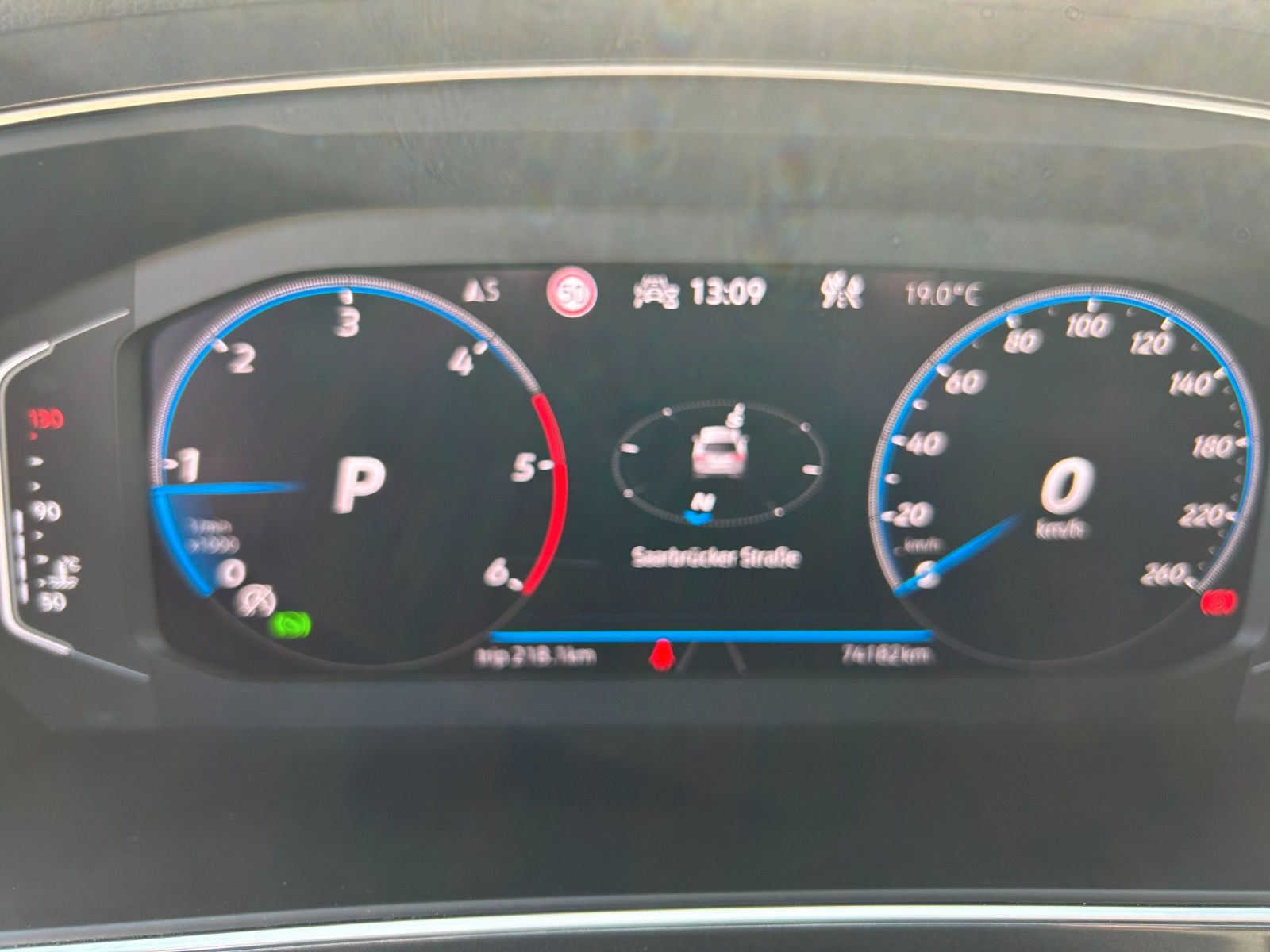Fahrzeugabbildung Volkswagen Tiguan R-Line  Standheizung AHK