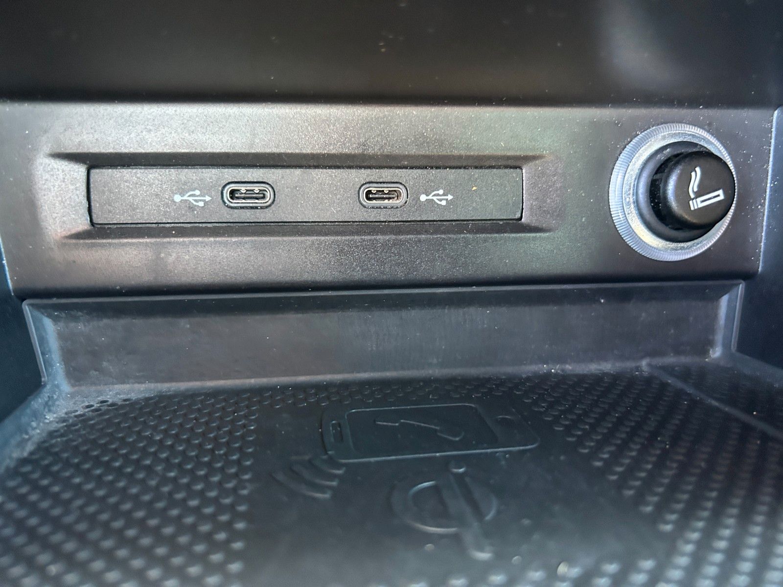 Fahrzeugabbildung Volkswagen Tiguan R-Line  Standheizung AHK