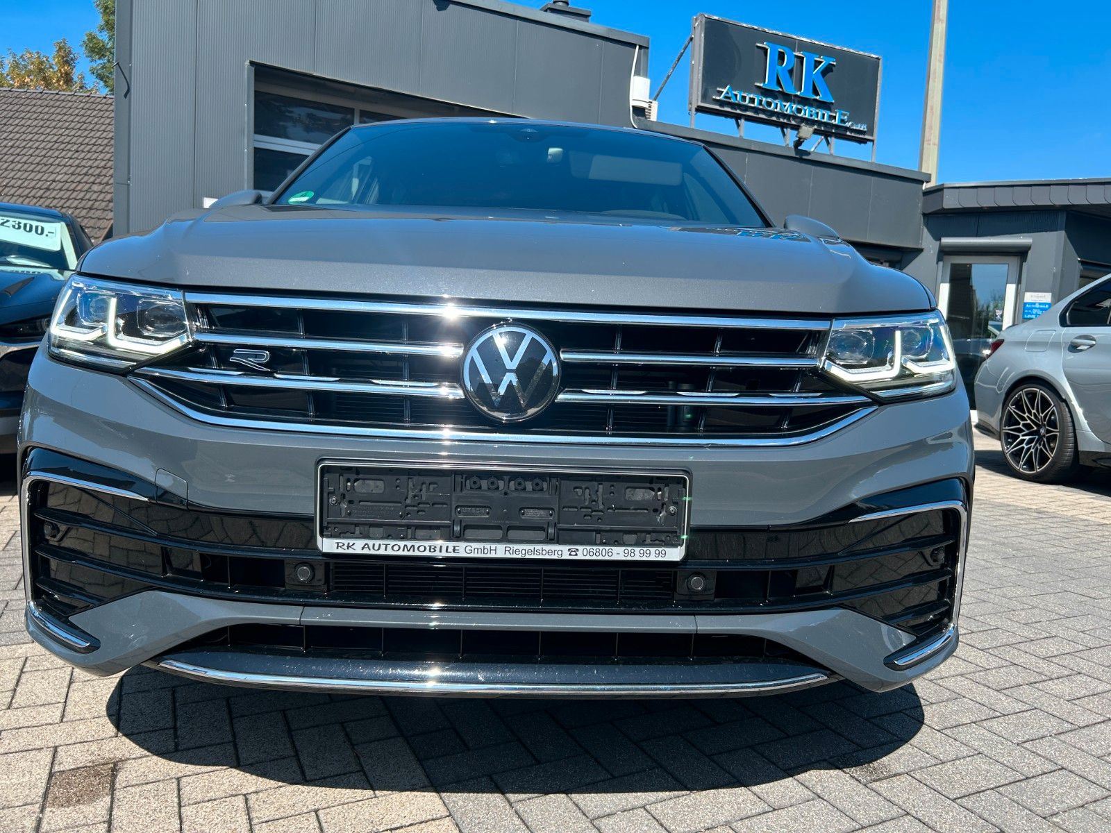 Fahrzeugabbildung Volkswagen Tiguan R-Line  Standheizung AHK