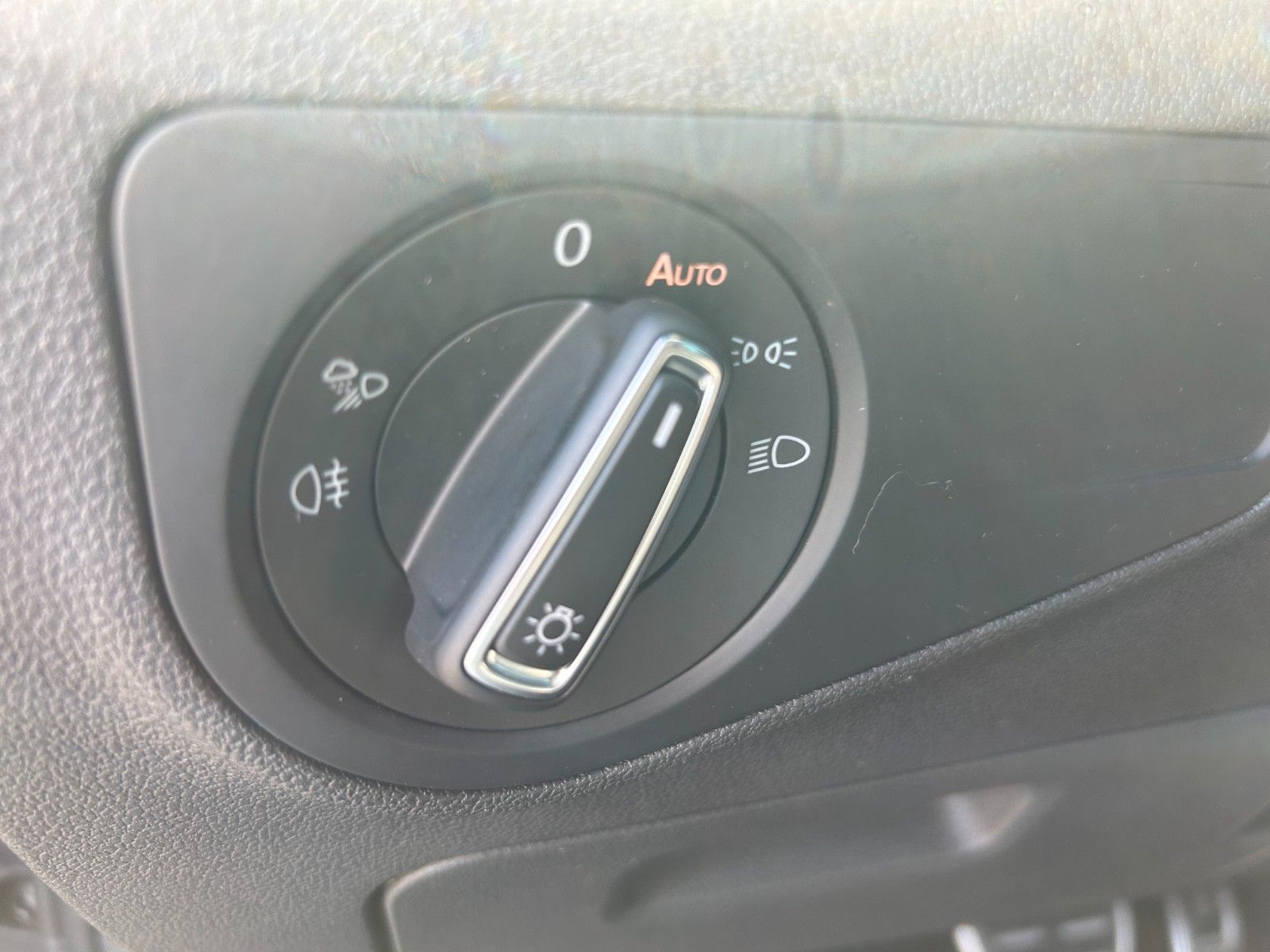 Fahrzeugabbildung Volkswagen Tiguan R-Line  Standheizung AHK