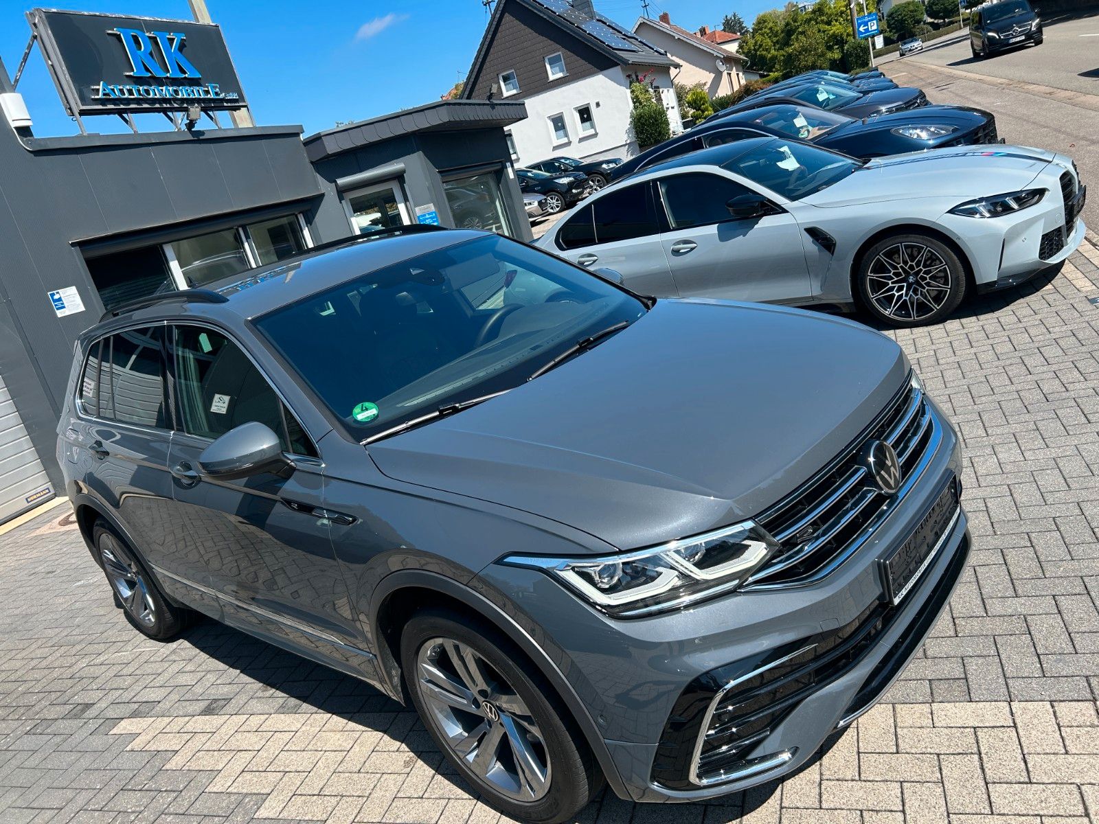 Fahrzeugabbildung Volkswagen Tiguan R-Line  Standheizung AHK