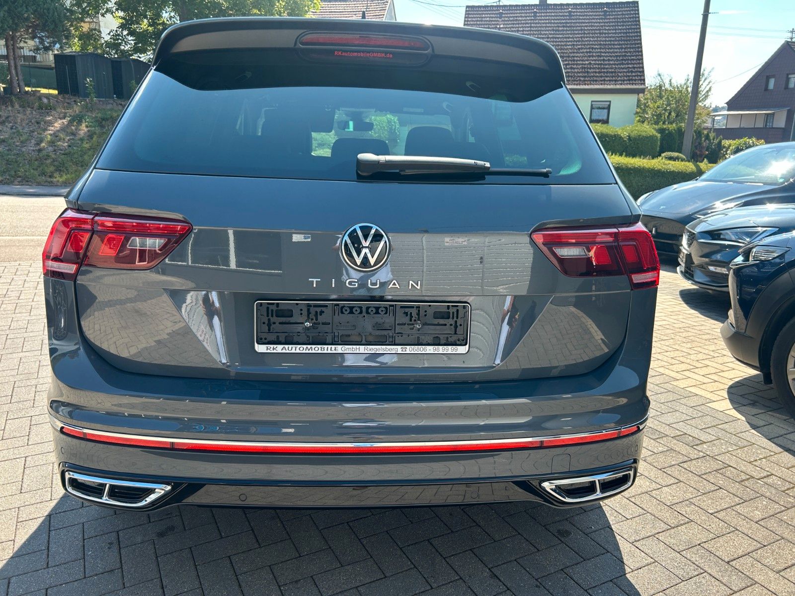 Fahrzeugabbildung Volkswagen Tiguan R-Line  Standheizung AHK