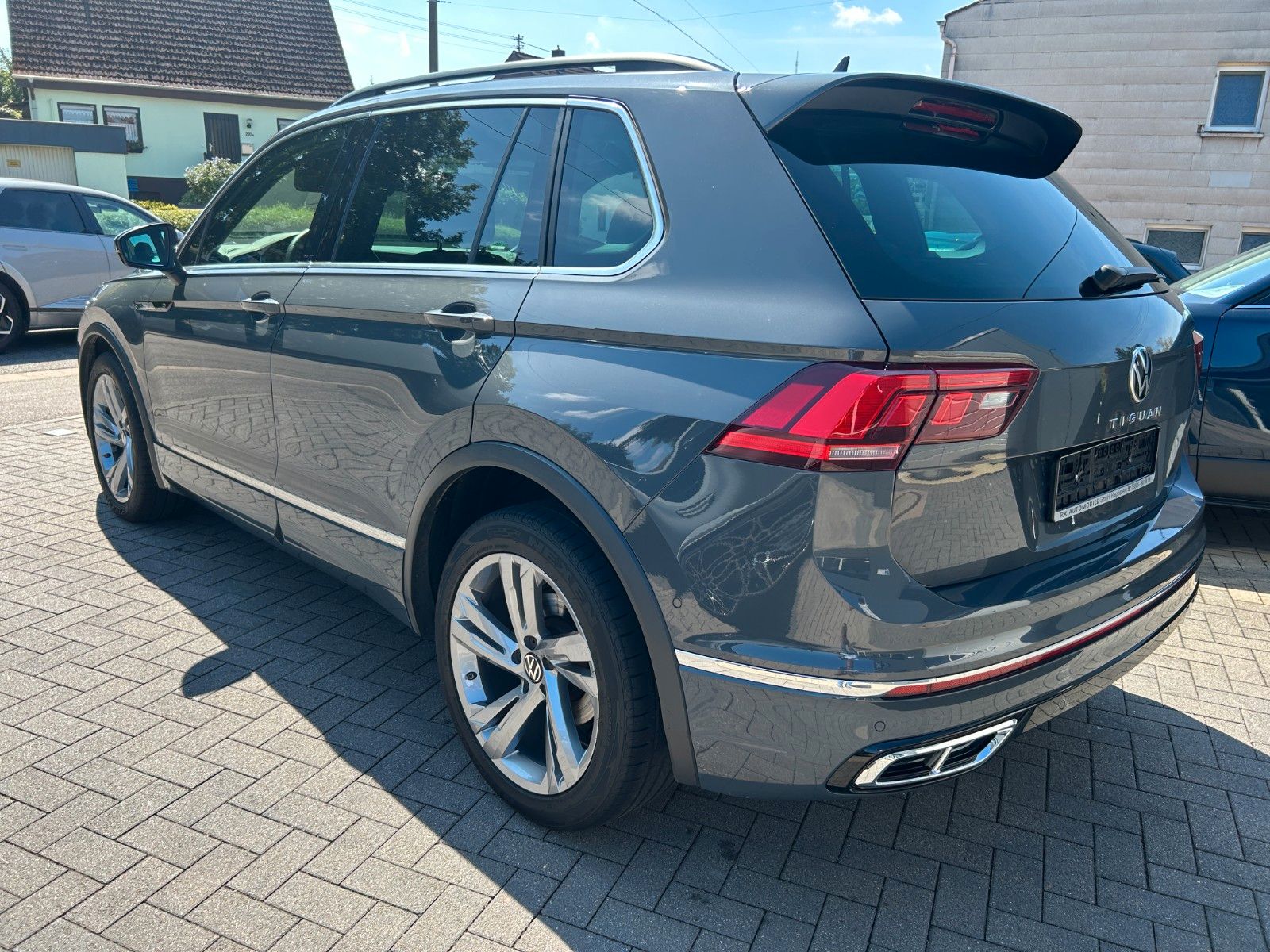 Fahrzeugabbildung Volkswagen Tiguan R-Line  Standheizung AHK