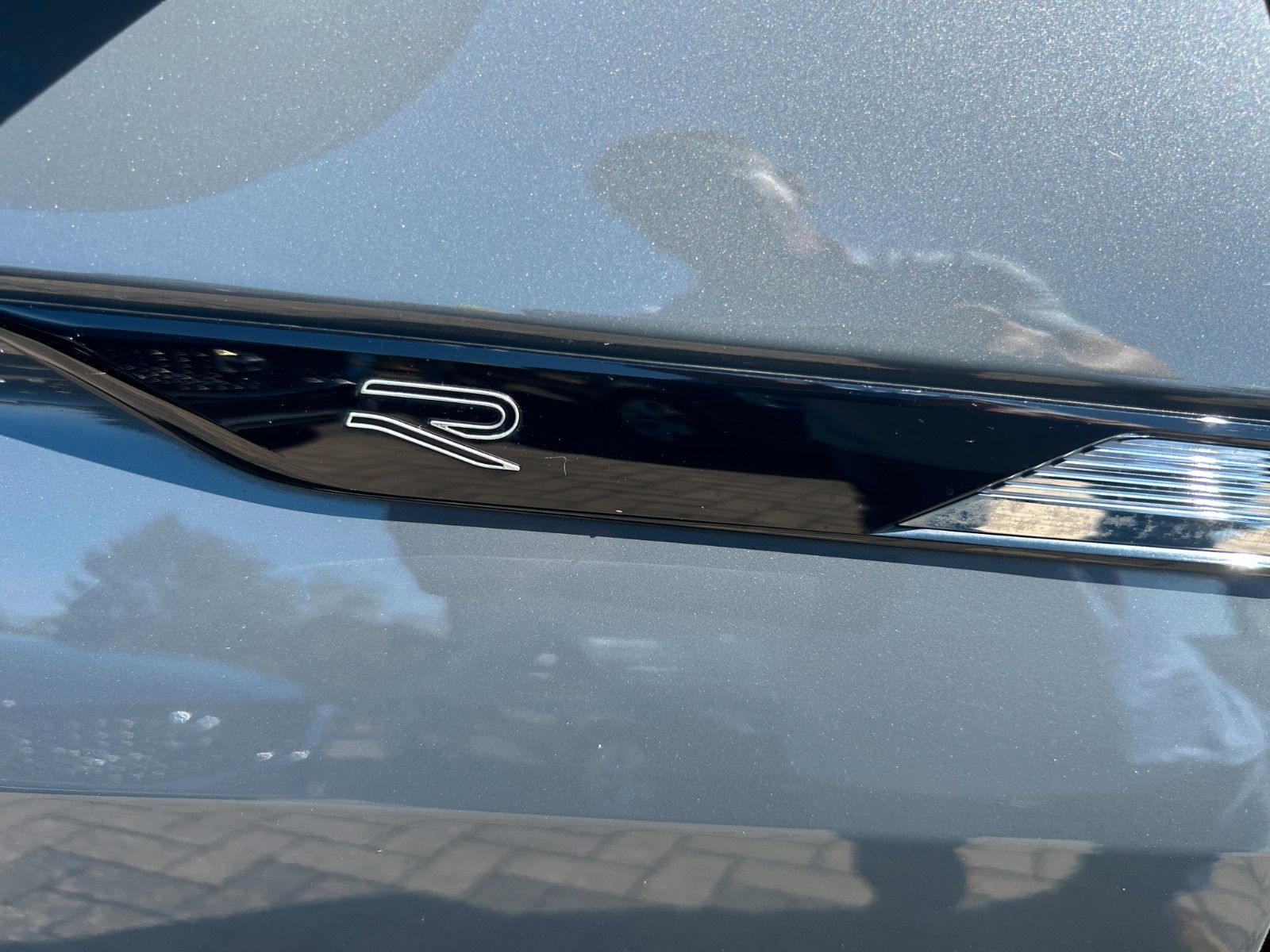 Fahrzeugabbildung Volkswagen Tiguan R-Line  Standheizung AHK