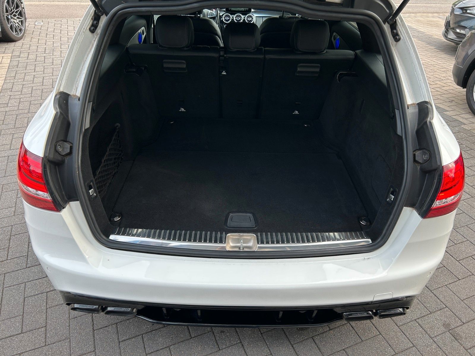 Fahrzeugabbildung Mercedes-Benz C 63 AMG T-Modell mit GARANTIE 12 Monate