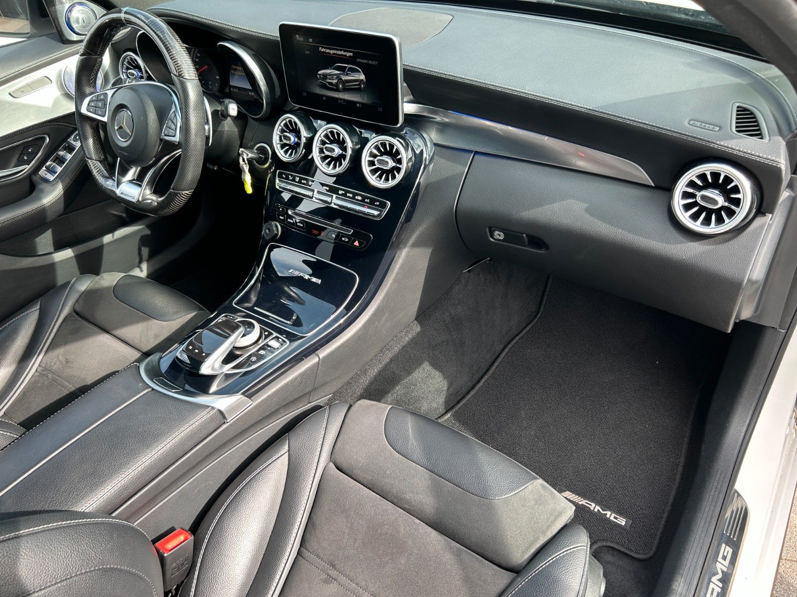 Fahrzeugabbildung Mercedes-Benz C 63 AMG T-Modell mit GARANTIE 12 Monate