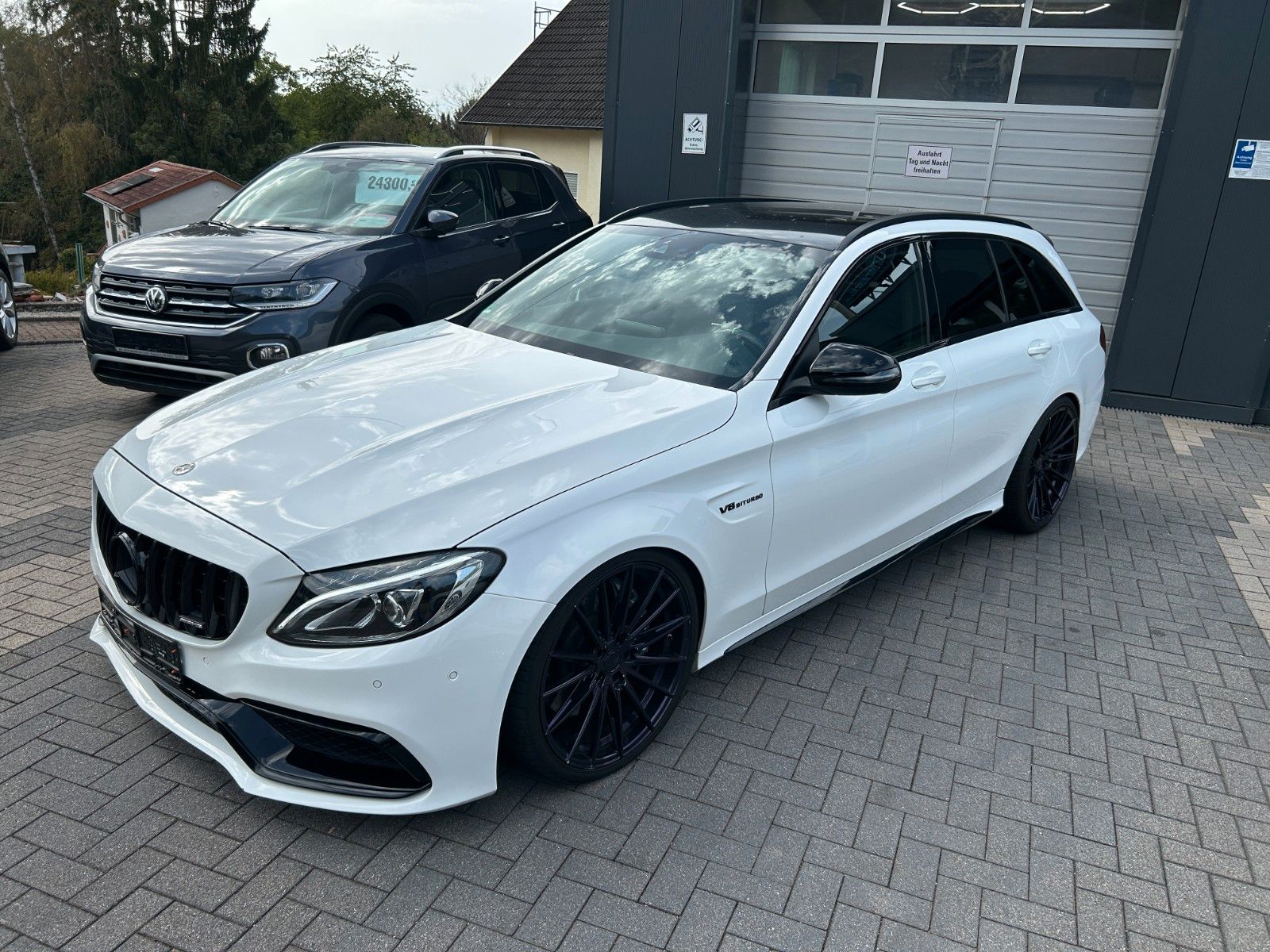 Fahrzeugabbildung Mercedes-Benz C 63 AMG T-Modell mit GARANTIE 12 Monate