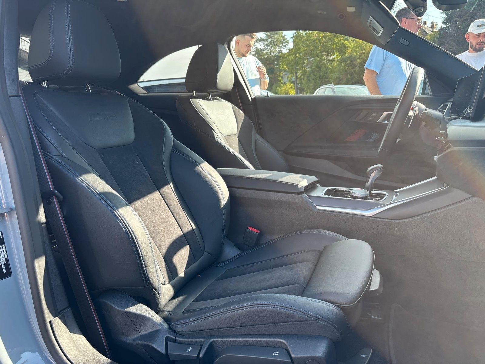 Fahrzeugabbildung BMW M2 Coupe mit Carbondach