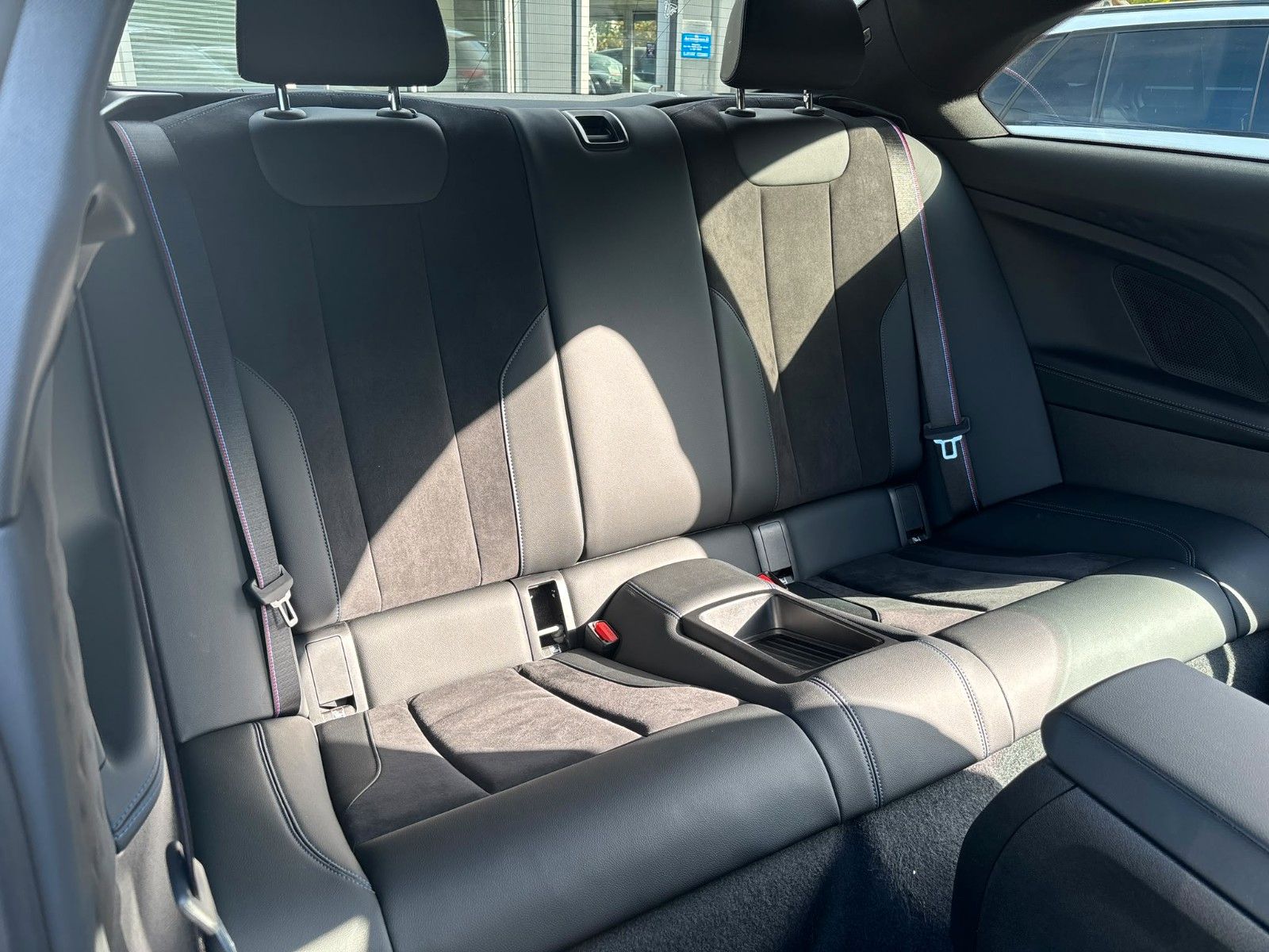 Fahrzeugabbildung BMW M2 Coupe mit Carbondach