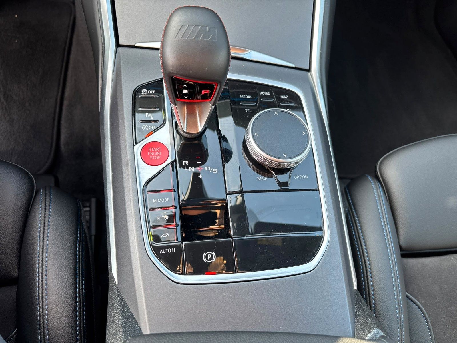 Fahrzeugabbildung BMW M2 Coupe mit Carbondach
