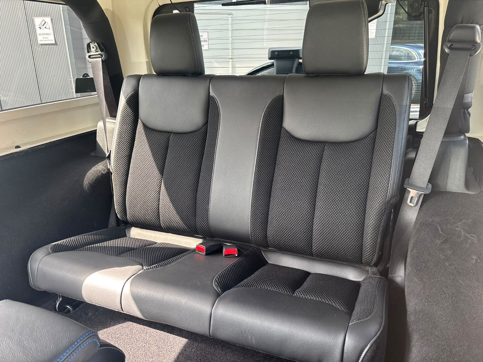 Fahrzeugabbildung Jeep Wrangler / Unlimited Sahara mit Standheizung