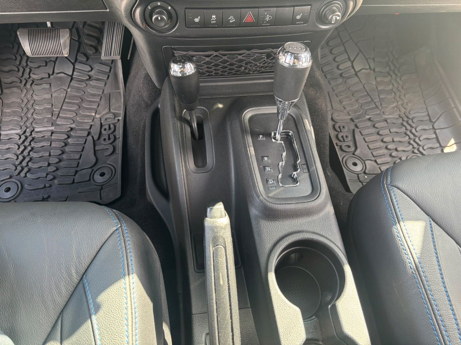 Fahrzeugabbildung Jeep Wrangler / Unlimited Sahara mit Standheizung