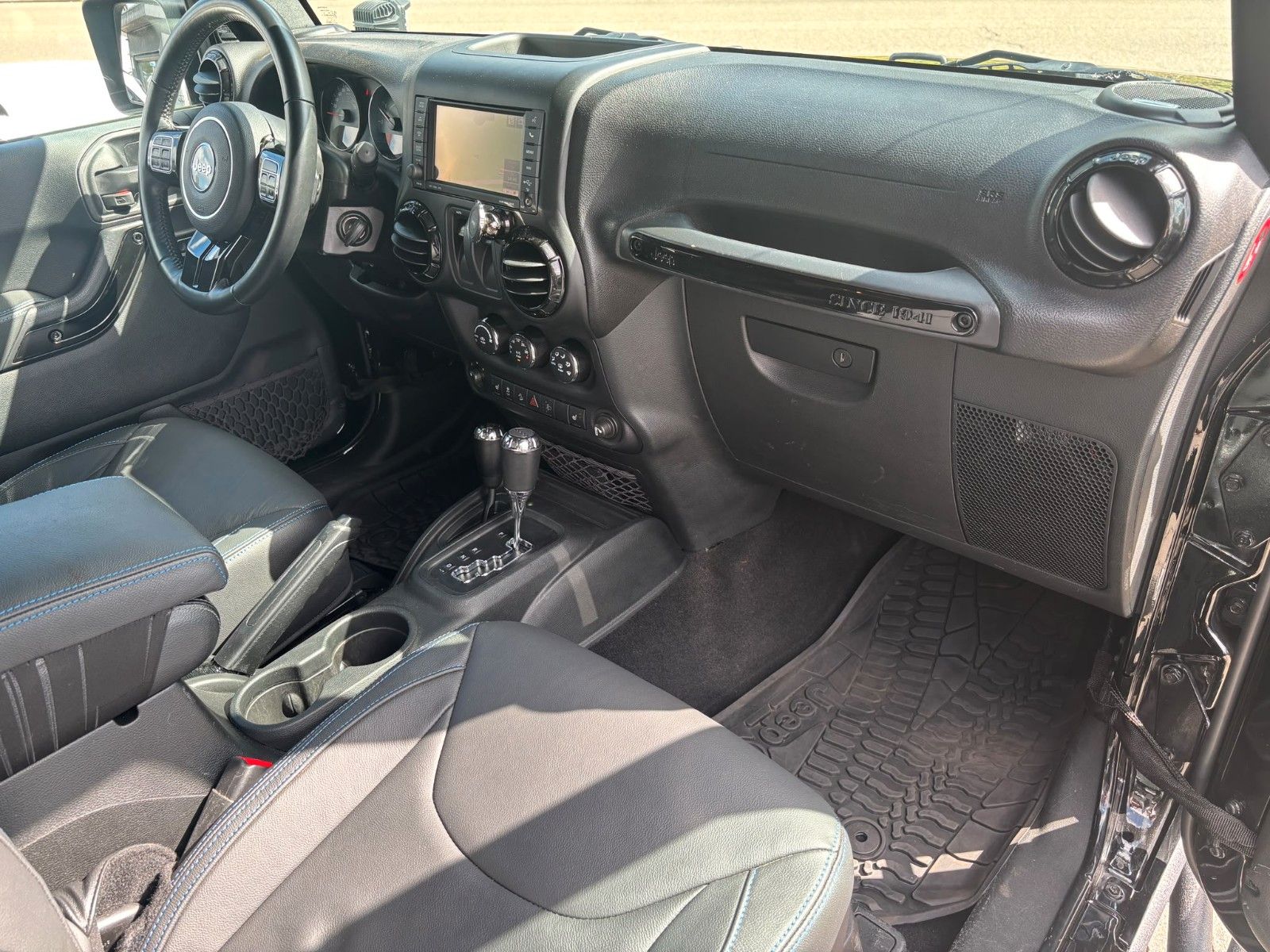 Fahrzeugabbildung Jeep Wrangler / Unlimited Sahara mit Standheizung