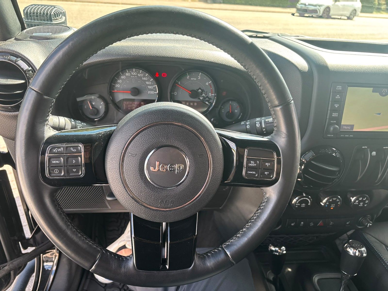 Fahrzeugabbildung Jeep Wrangler / Unlimited Sahara mit Standheizung