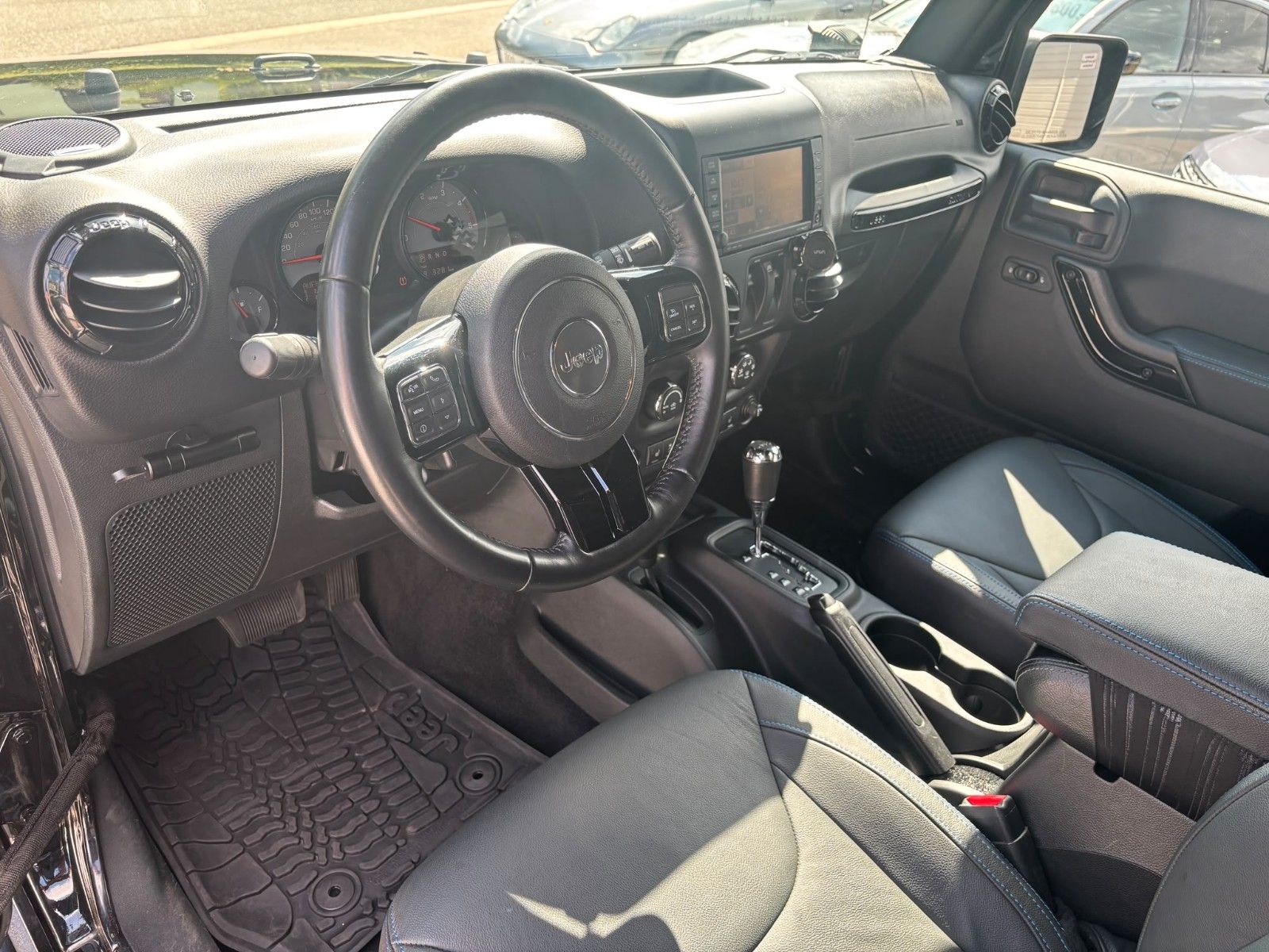 Fahrzeugabbildung Jeep Wrangler / Unlimited Sahara mit Standheizung