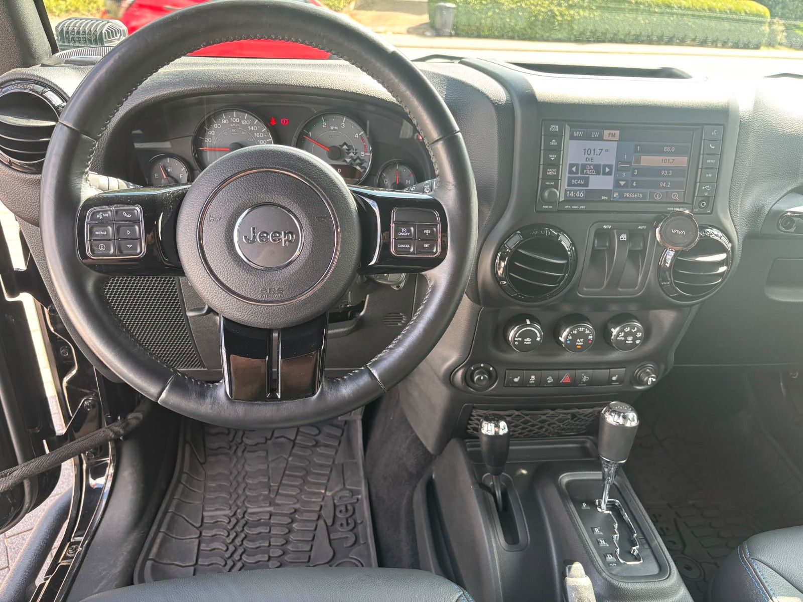 Fahrzeugabbildung Jeep Wrangler / Unlimited Sahara mit Standheizung