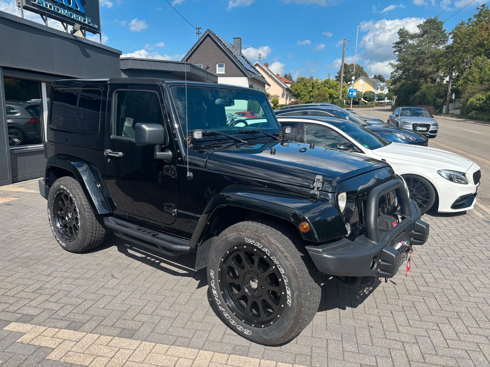 Fahrzeugabbildung Jeep Wrangler / Unlimited Sahara mit Standheizung
