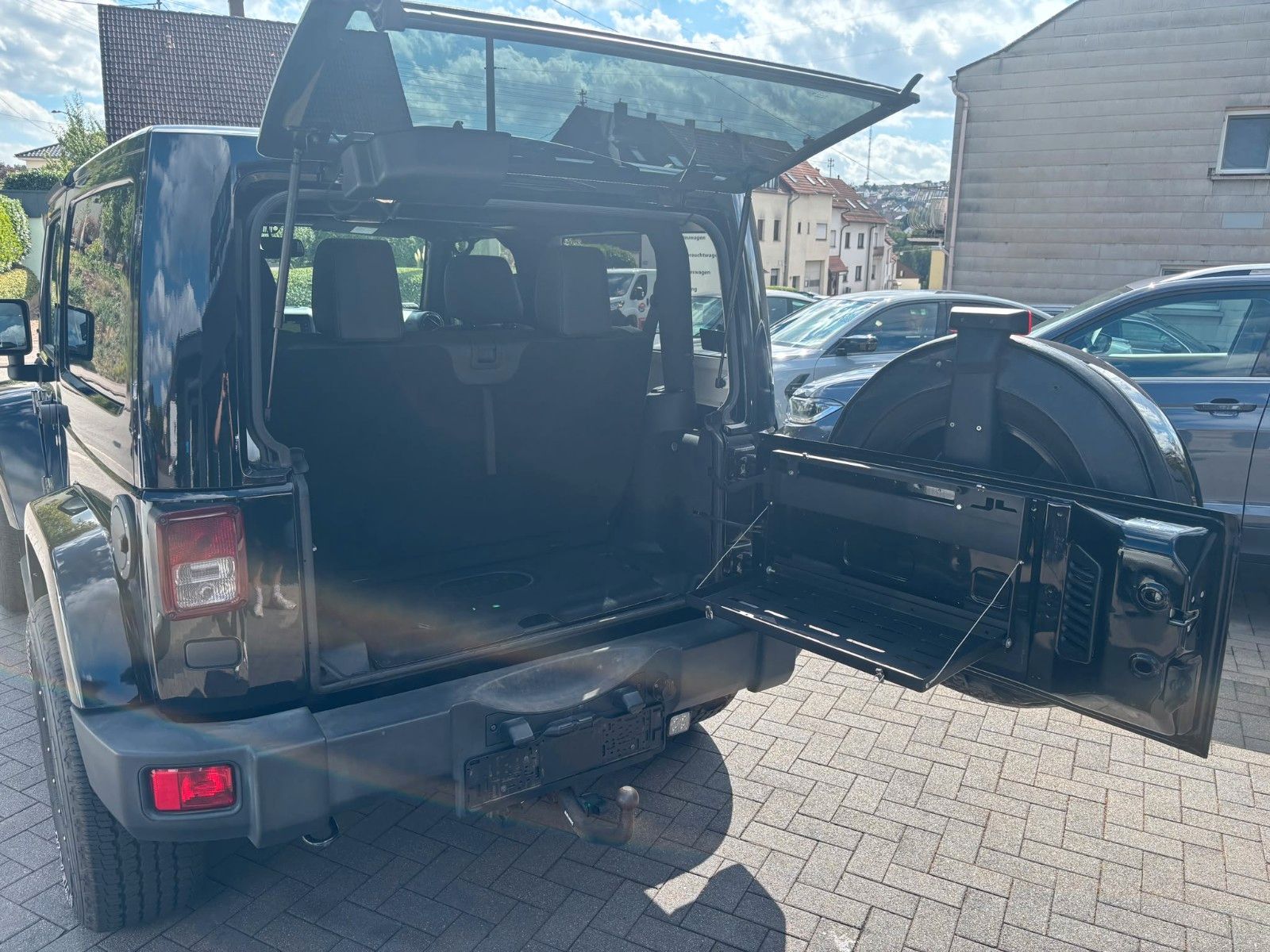Fahrzeugabbildung Jeep Wrangler / Unlimited Sahara mit Standheizung