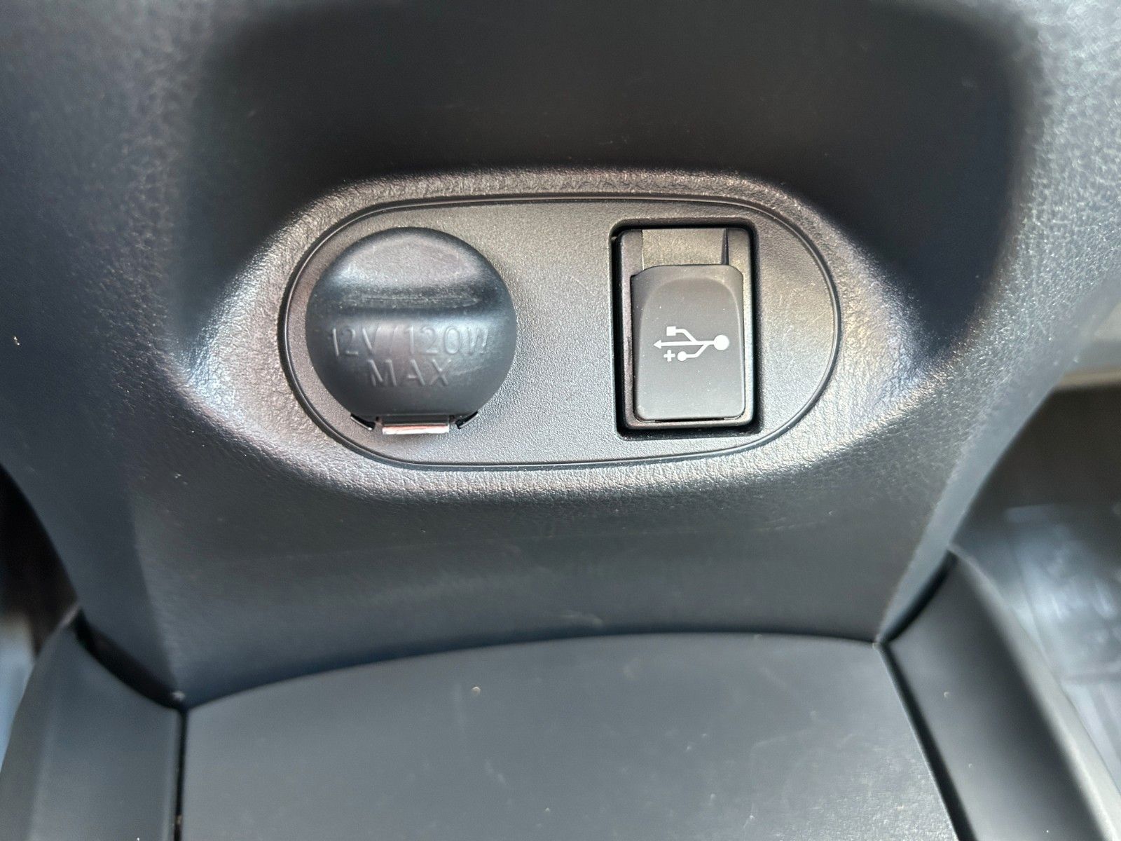 Fahrzeugabbildung Toyota Yaris Cool mit NUR 16.000KM