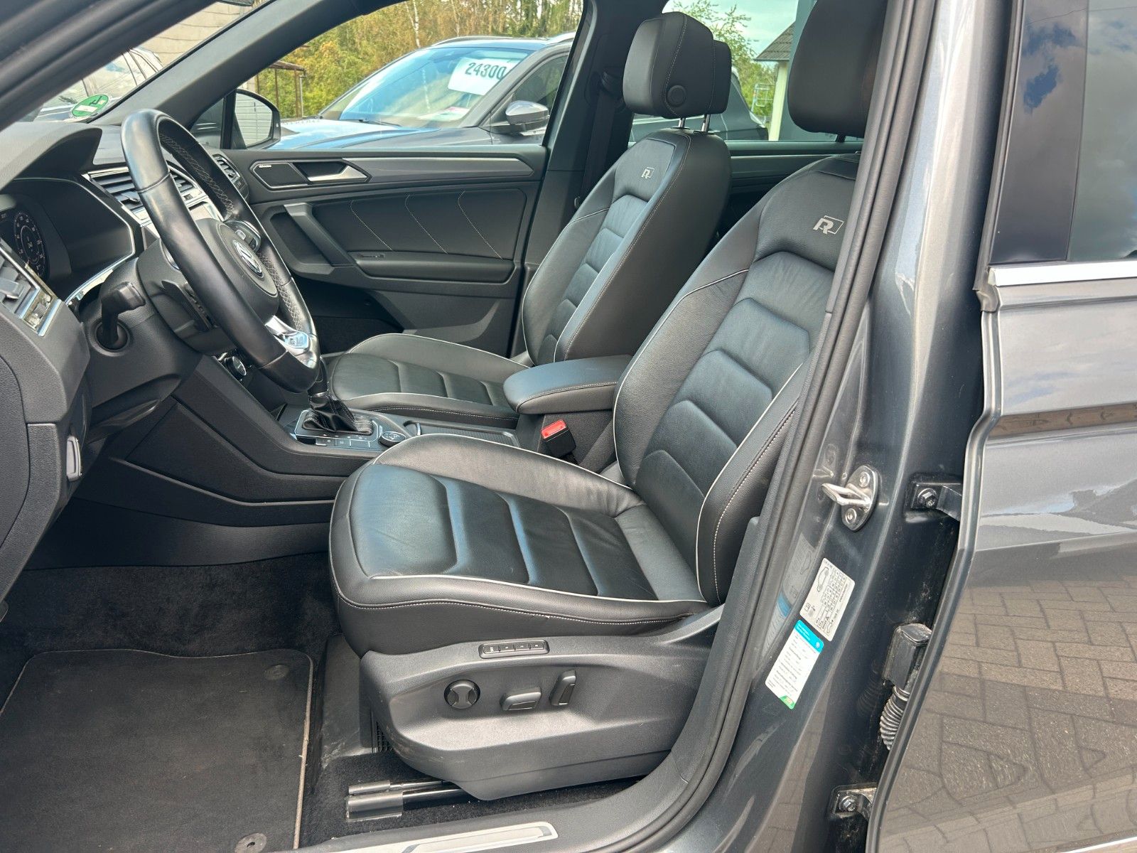 Fahrzeugabbildung Volkswagen Tiguan R-Line Highline 4Motion