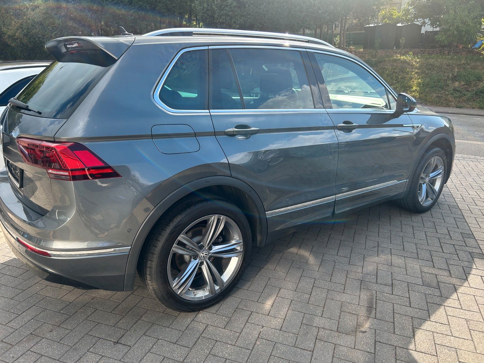 Fahrzeugabbildung Volkswagen Tiguan R-Line Highline 4Motion