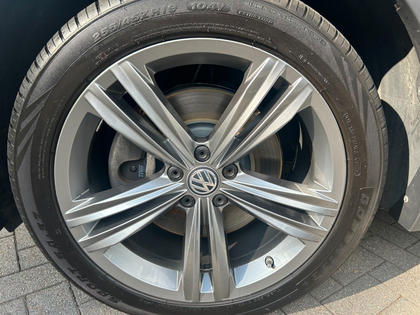 Fahrzeugabbildung Volkswagen Tiguan R-Line Highline 4Motion