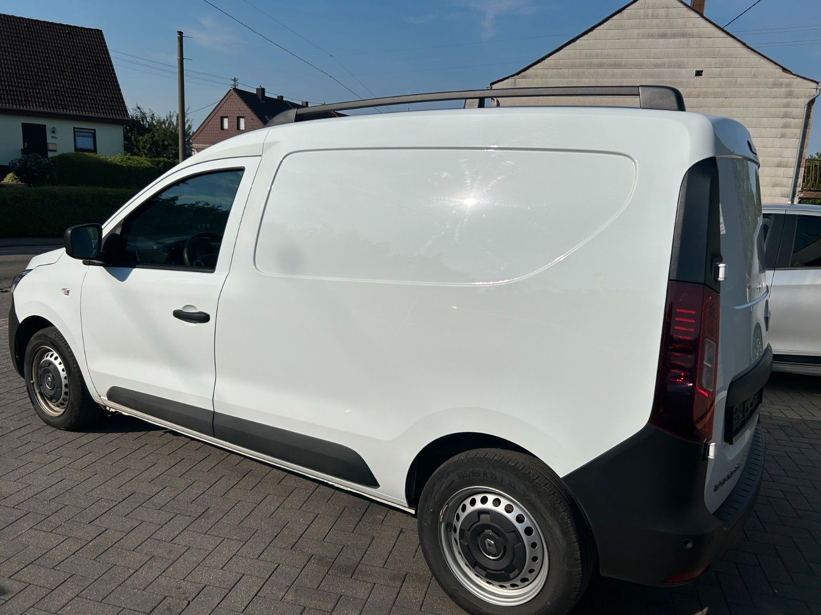 Fahrzeugabbildung Renault Express Extra Navi PDC Bluetooth