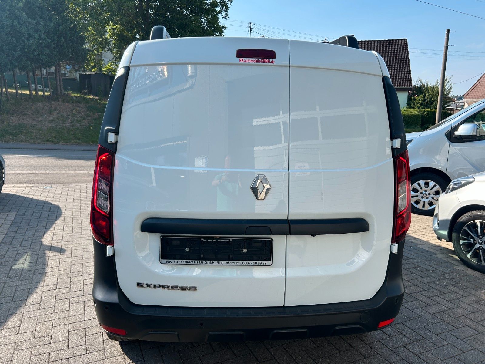 Fahrzeugabbildung Renault Express Extra Navi PDC Bluetooth