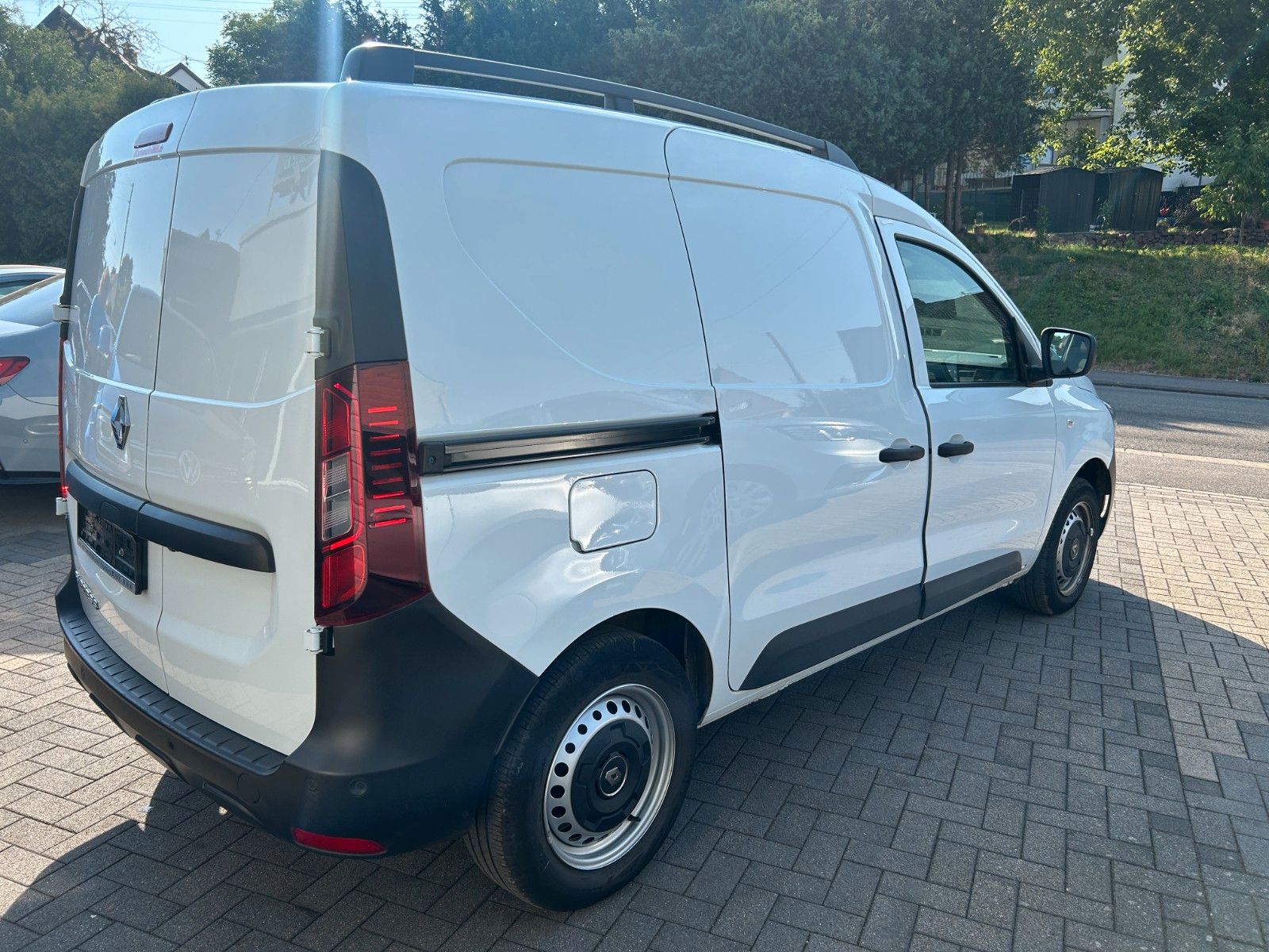 Fahrzeugabbildung Renault Express Extra Navi PDC Bluetooth