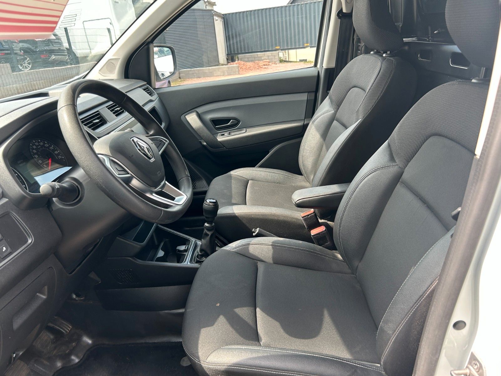 Fahrzeugabbildung Renault Express Extra Navi PDC Bluetooth