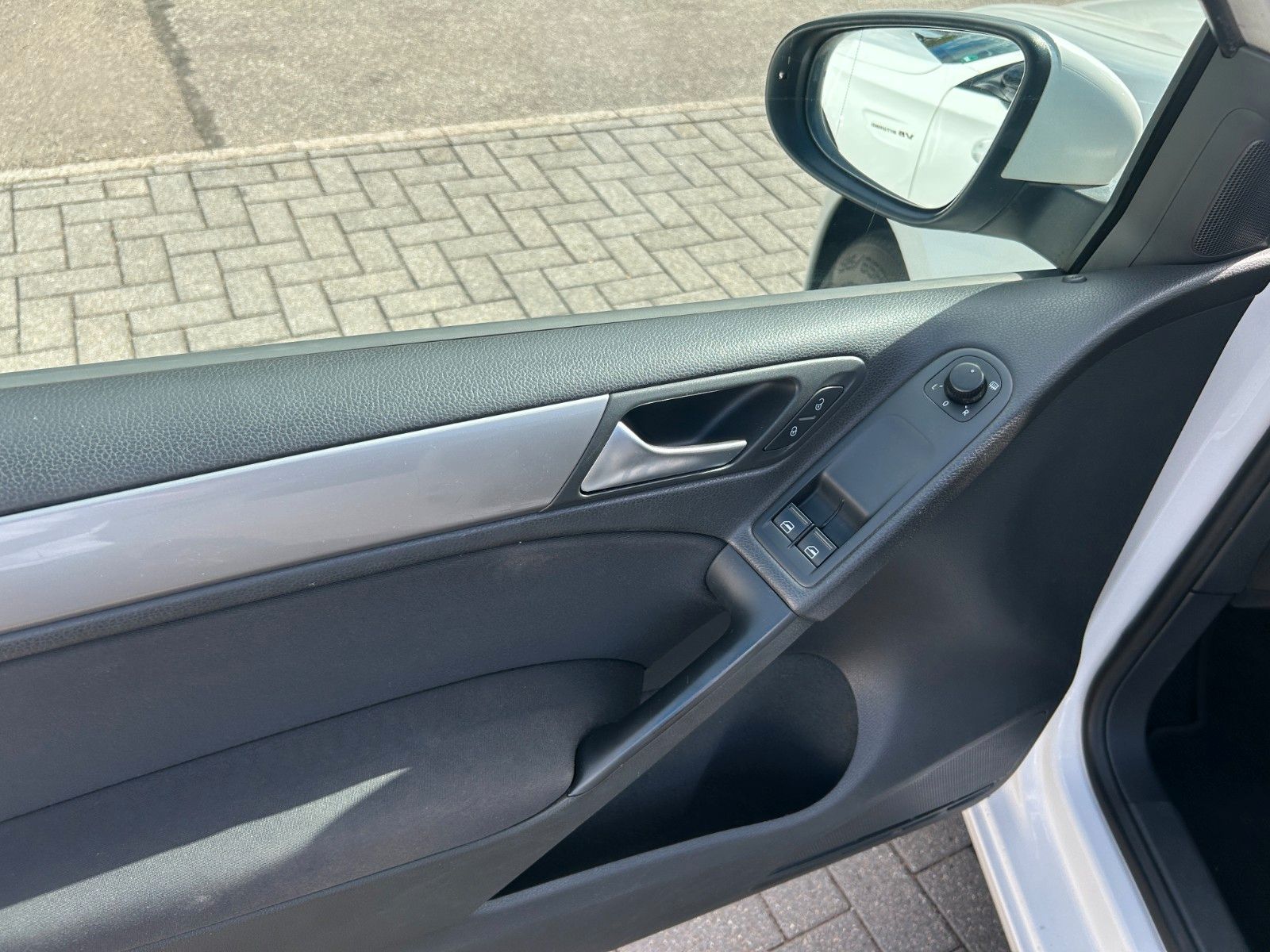 Fahrzeugabbildung Volkswagen Golf VI Klima Navigation tüv09/2028
