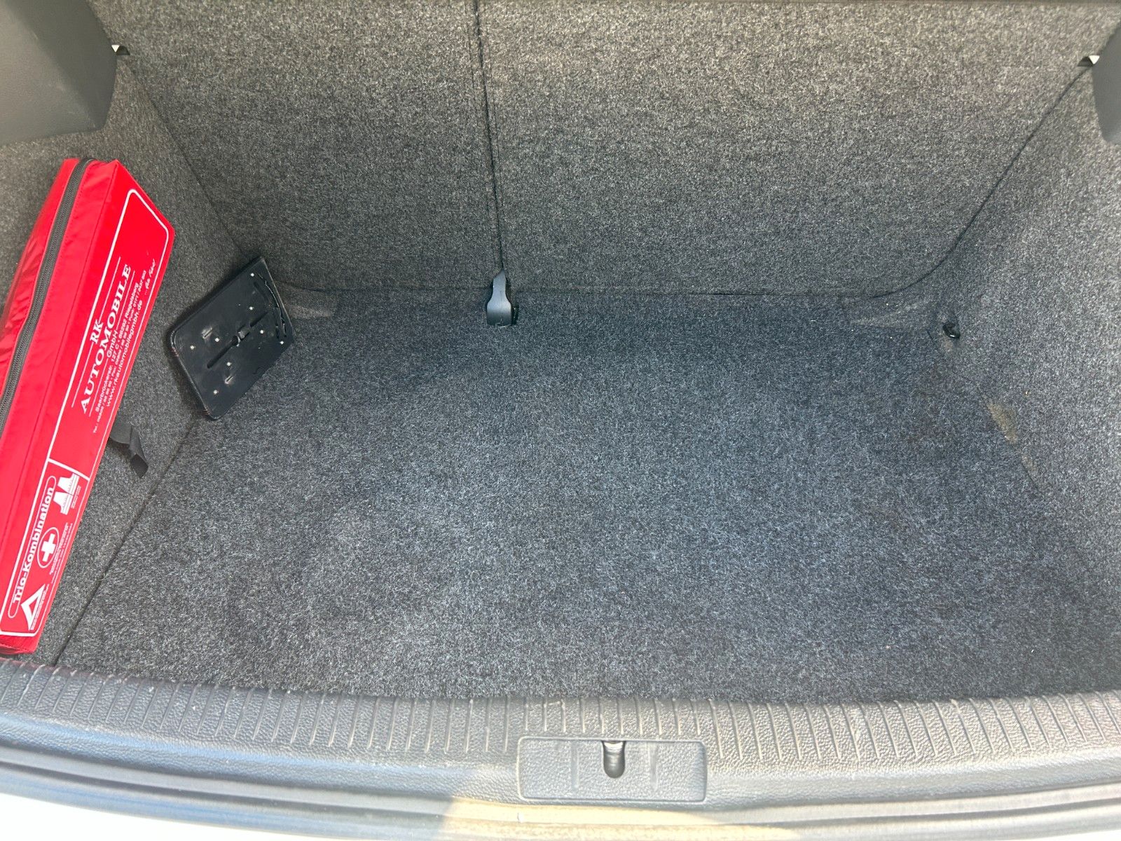 Fahrzeugabbildung Volkswagen Golf VI Klima Navigation tüv09/2028