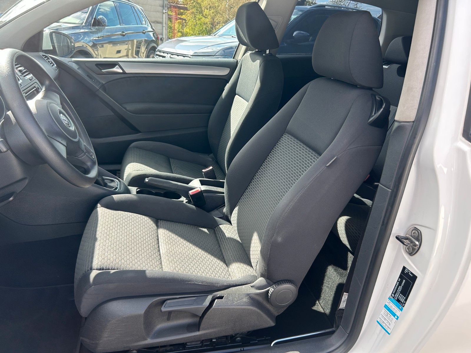 Fahrzeugabbildung Volkswagen Golf VI Klima Navigation tüv09/2028