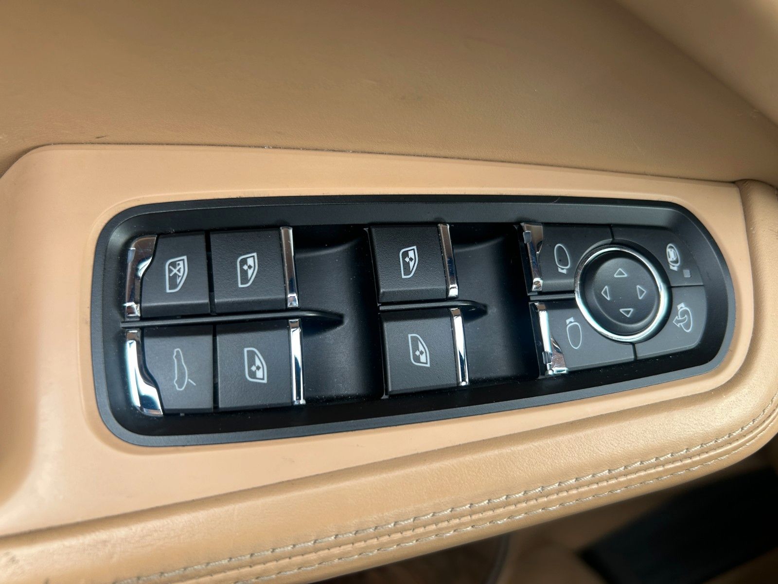 Fahrzeugabbildung Porsche Macan Turbo