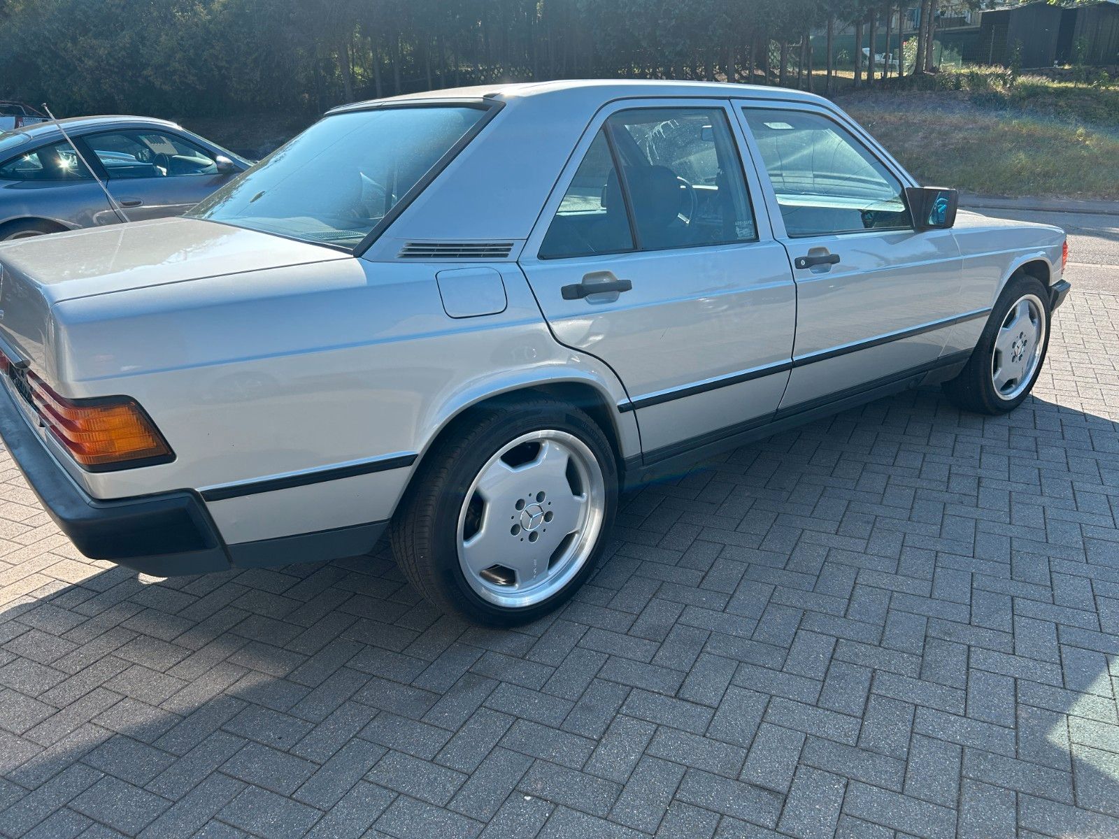 Fahrzeugabbildung Mercedes-Benz 190E Automatik