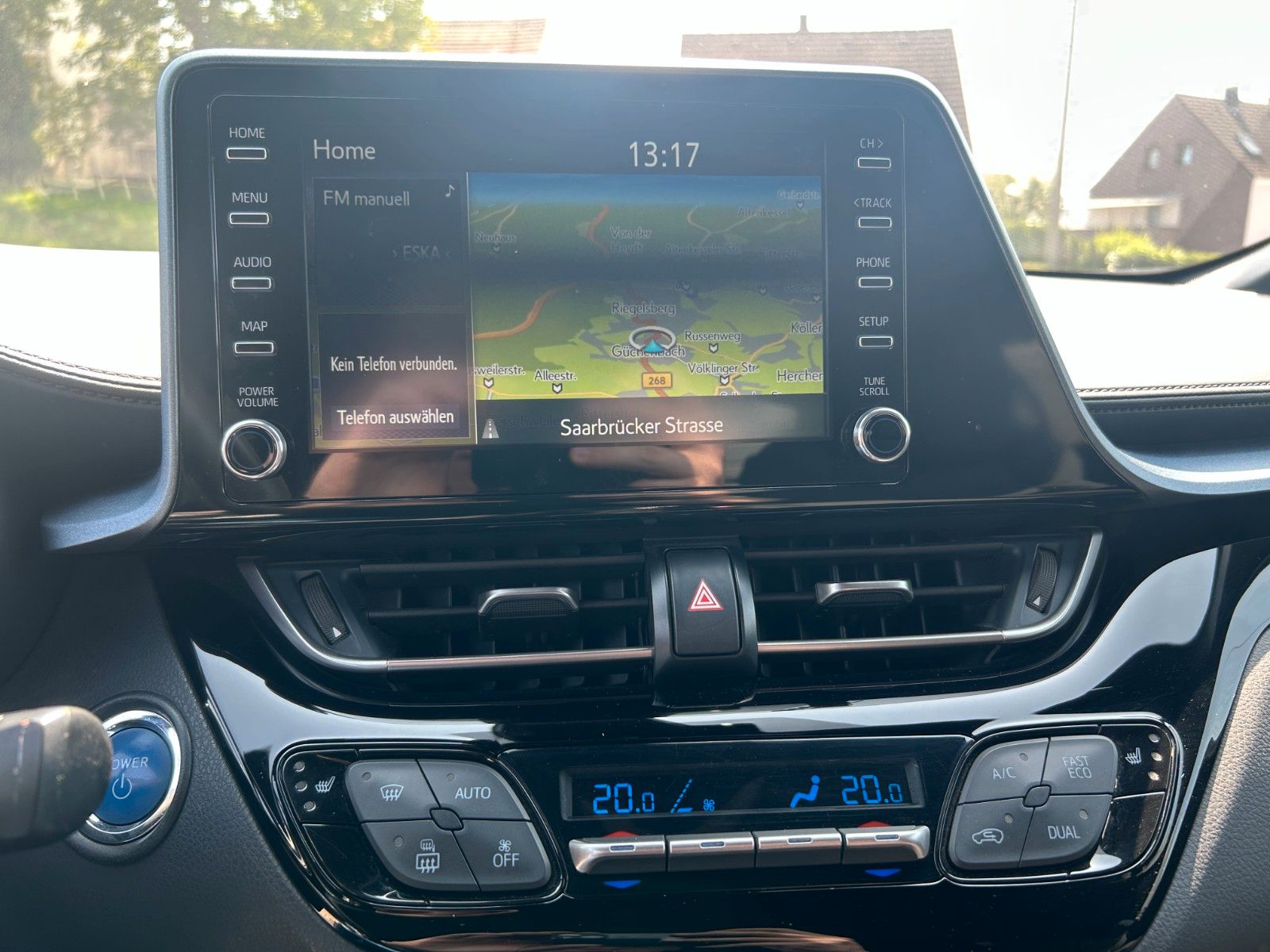 Fahrzeugabbildung Toyota C-HR Hybrid Lounge