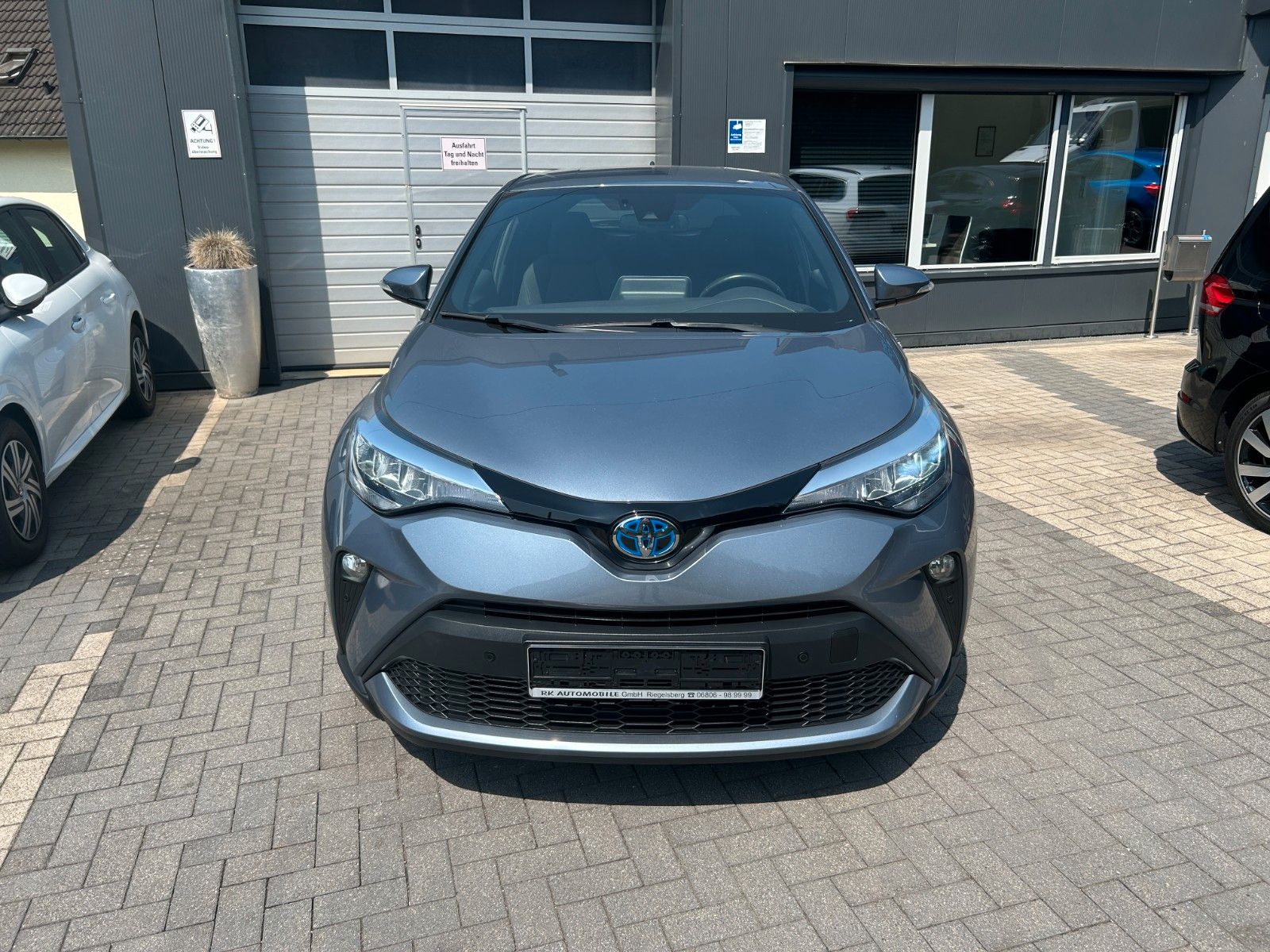 Fahrzeugabbildung Toyota C-HR Hybrid Lounge