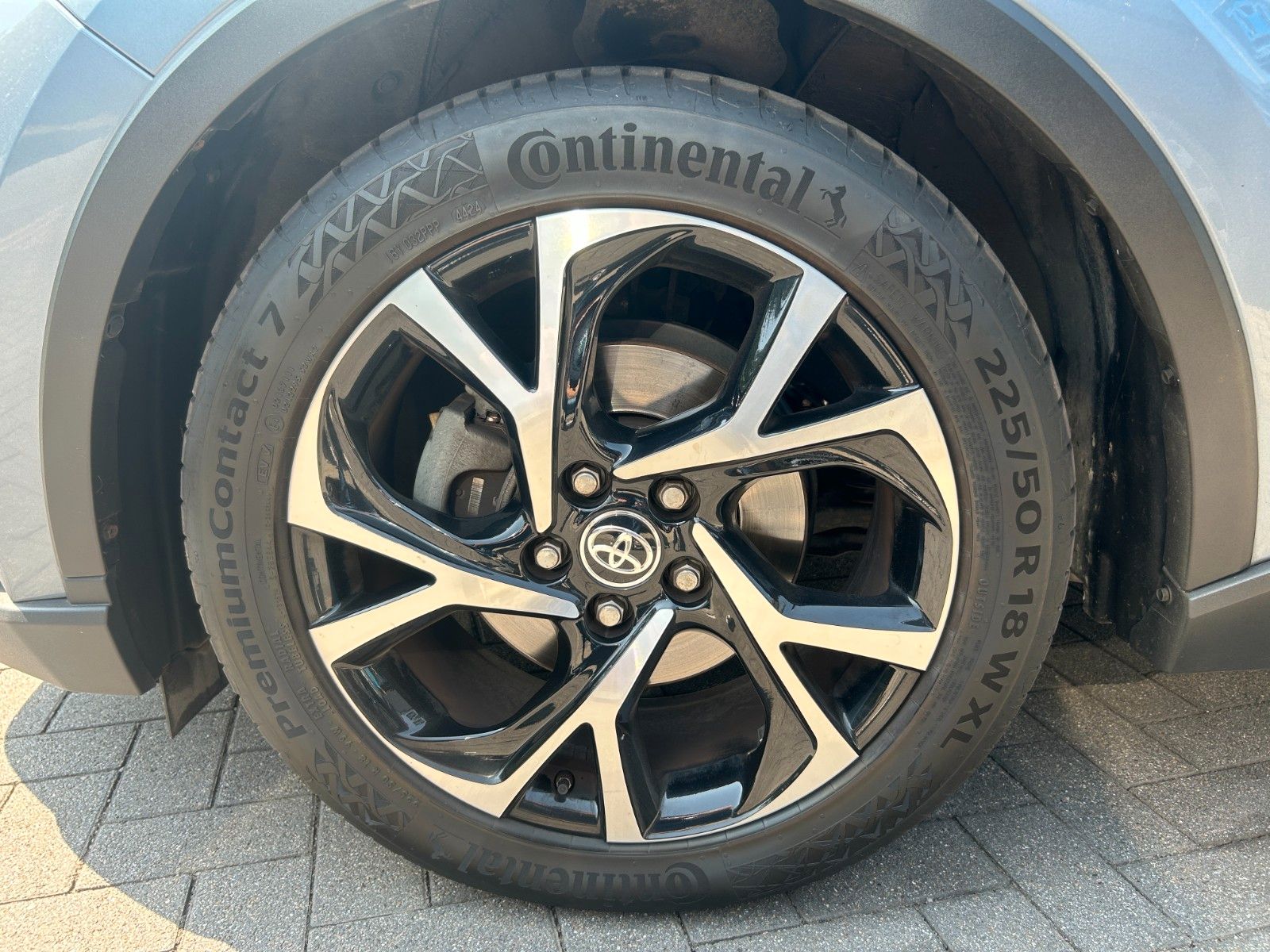 Fahrzeugabbildung Toyota C-HR Hybrid Lounge