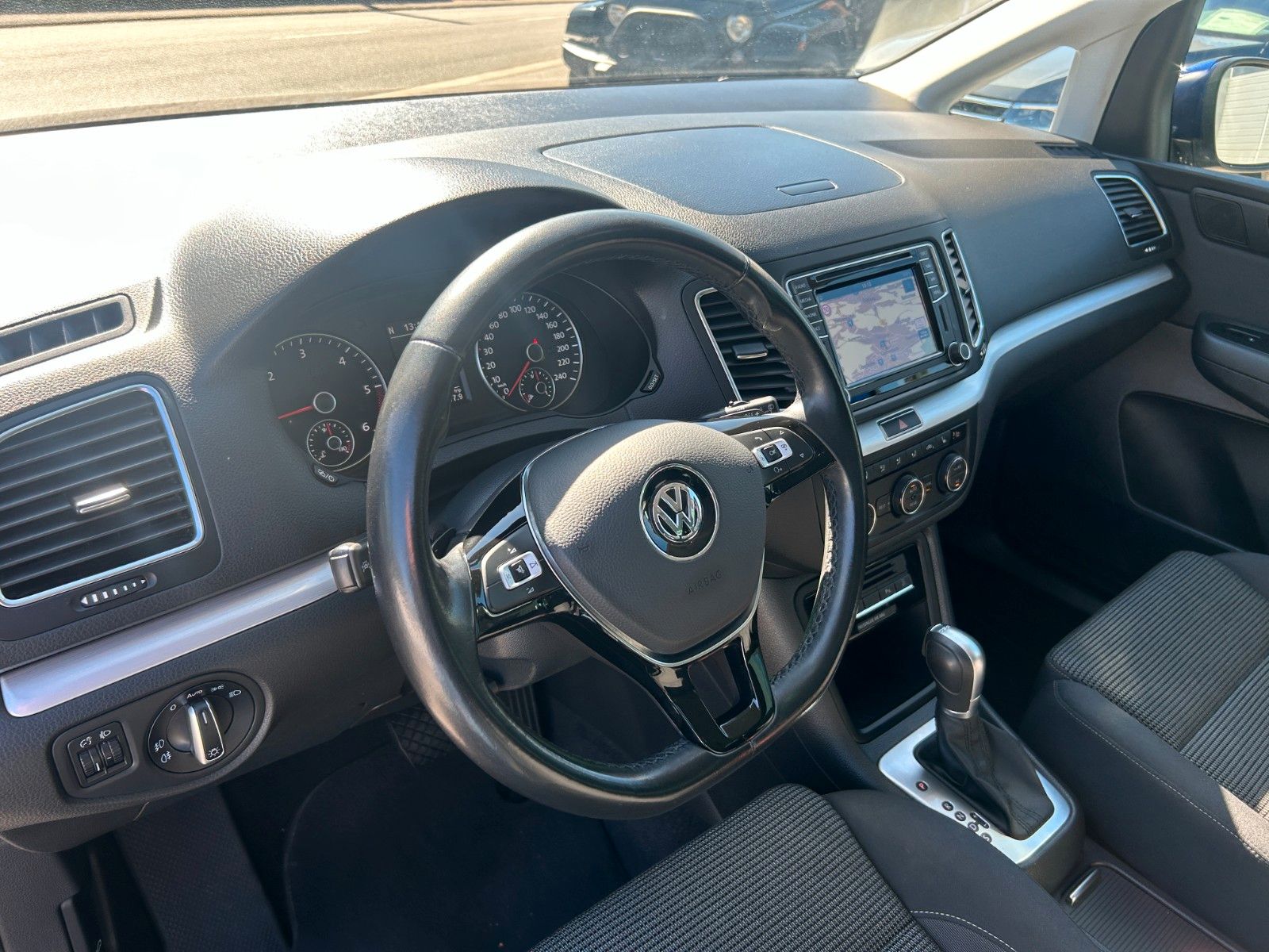 Fahrzeugabbildung Volkswagen Sharan Comfortline 7 Sitzer