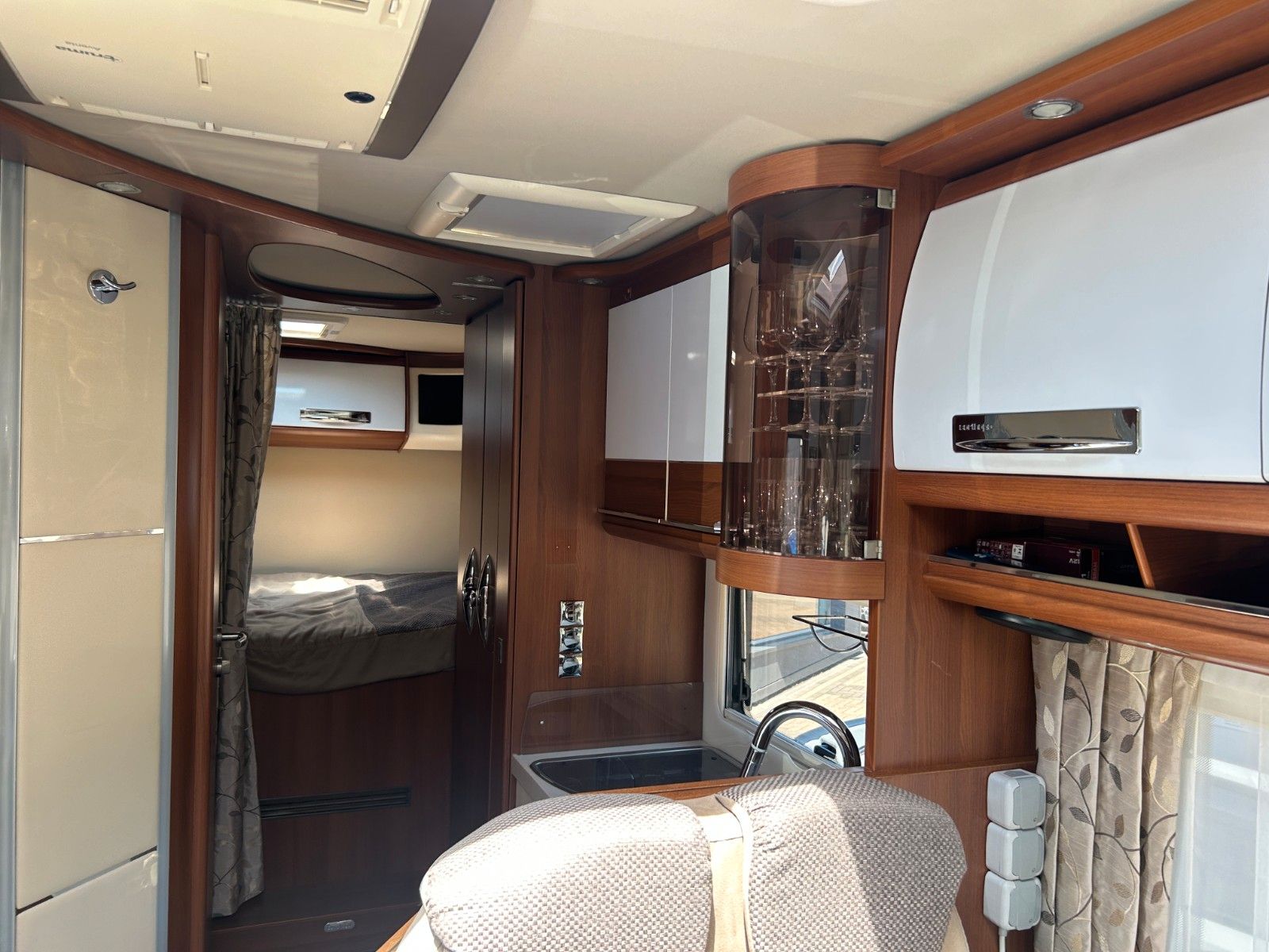 Fahrzeugabbildung Carthago Chic E:-Line 4.7 YACHTING Standklimanlage