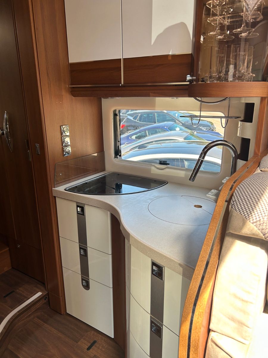 Fahrzeugabbildung Carthago Chic E:-Line 4.7 YACHTING Standklimanlage