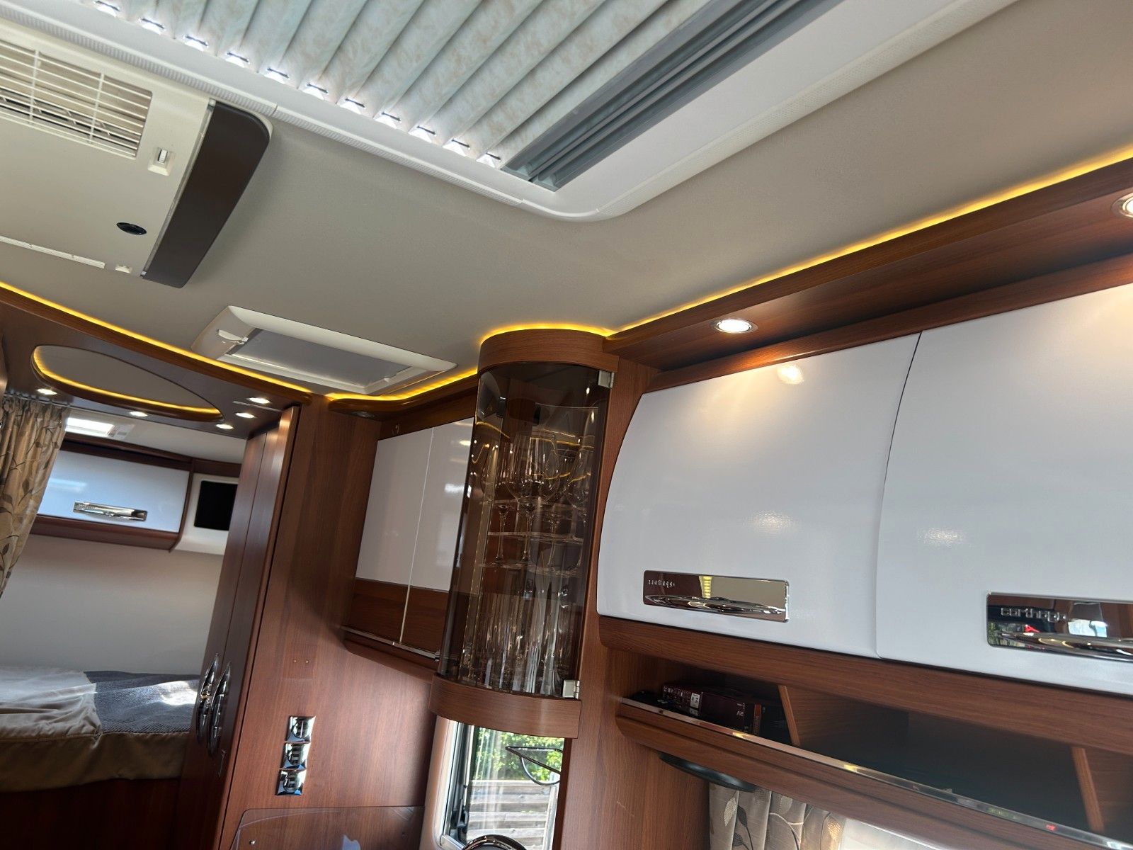 Fahrzeugabbildung Carthago Chic E:-Line 4.7 YACHTING Standklimanlage