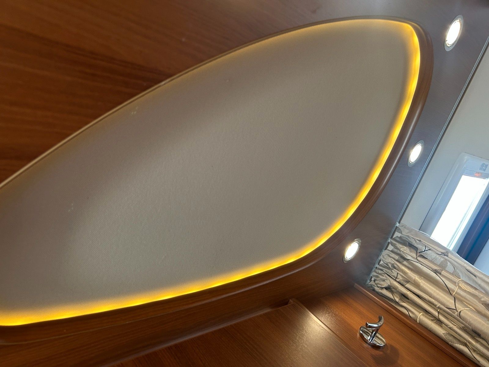Fahrzeugabbildung Carthago Chic E:-Line 4.7 YACHTING Standklimanlage